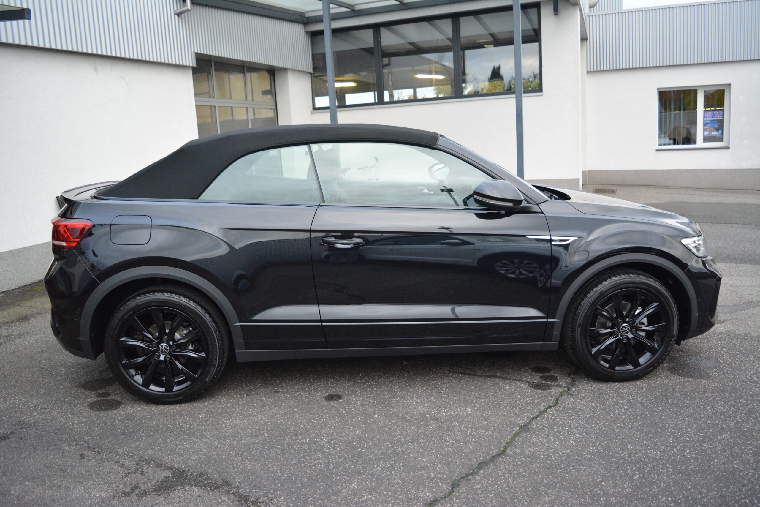 Volkswagen T-Roc Cabrio1.5TSI DSG R-Line DESIGN NAVI LED KA