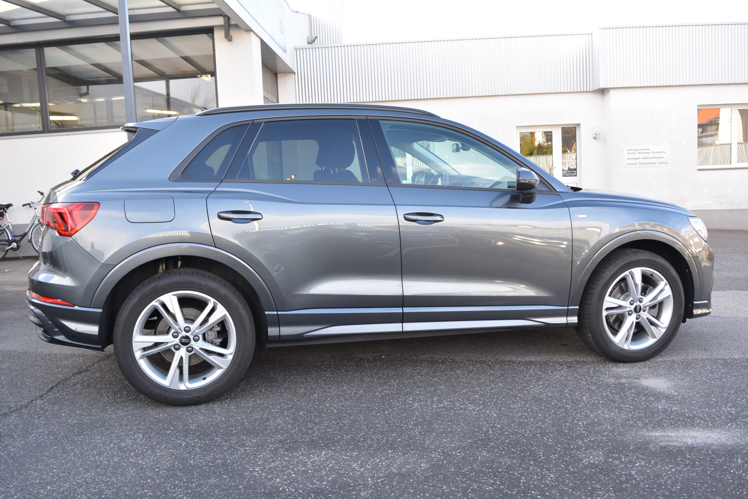 Q2 35 TFSI S tronic S line NAVI LED GRA SHZ PDC