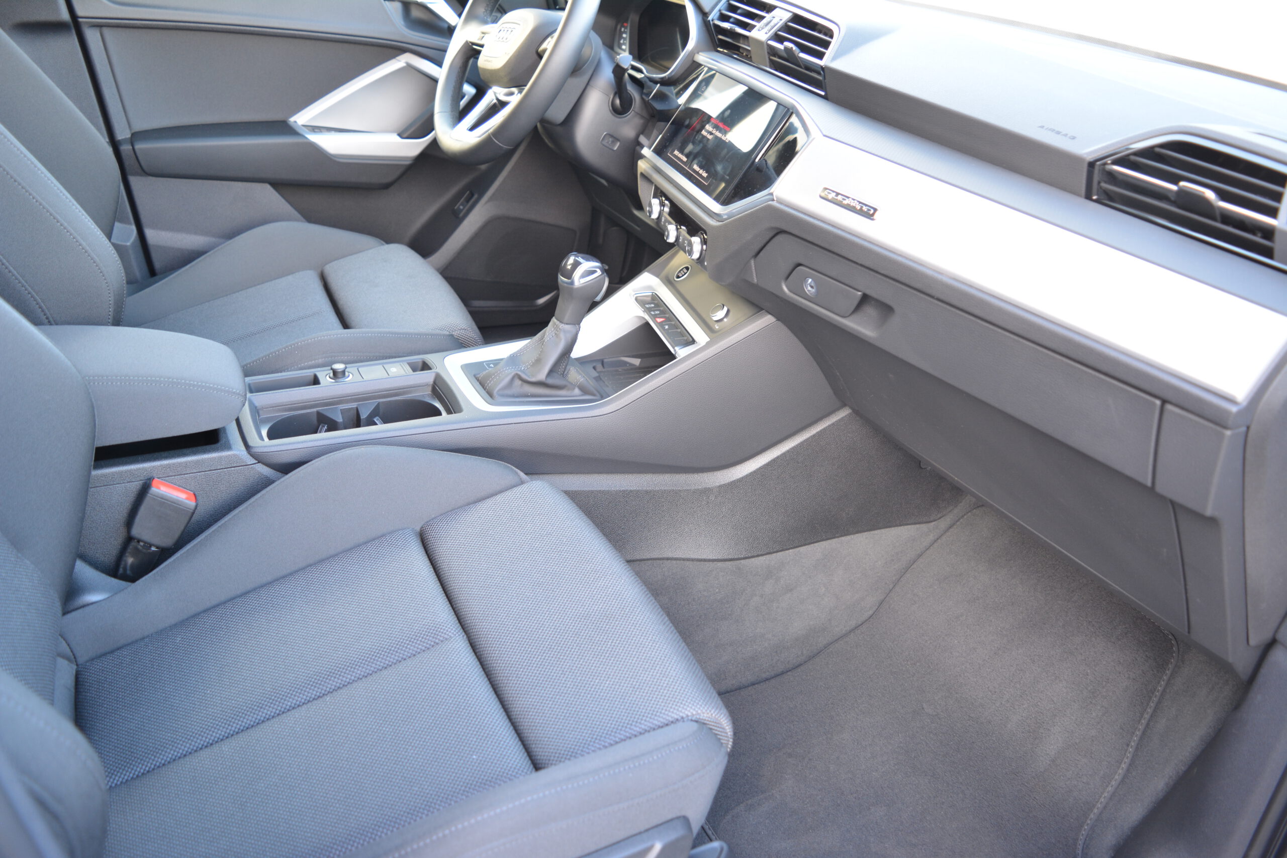 Q2 35 TFSI S tronic S line NAVI LED GRA SHZ PDC