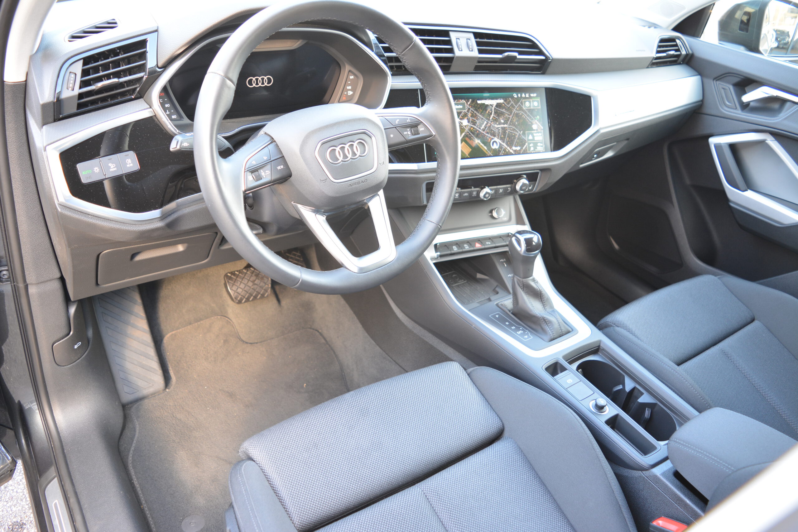 Q2 35 TFSI S tronic S line NAVI LED GRA SHZ PDC