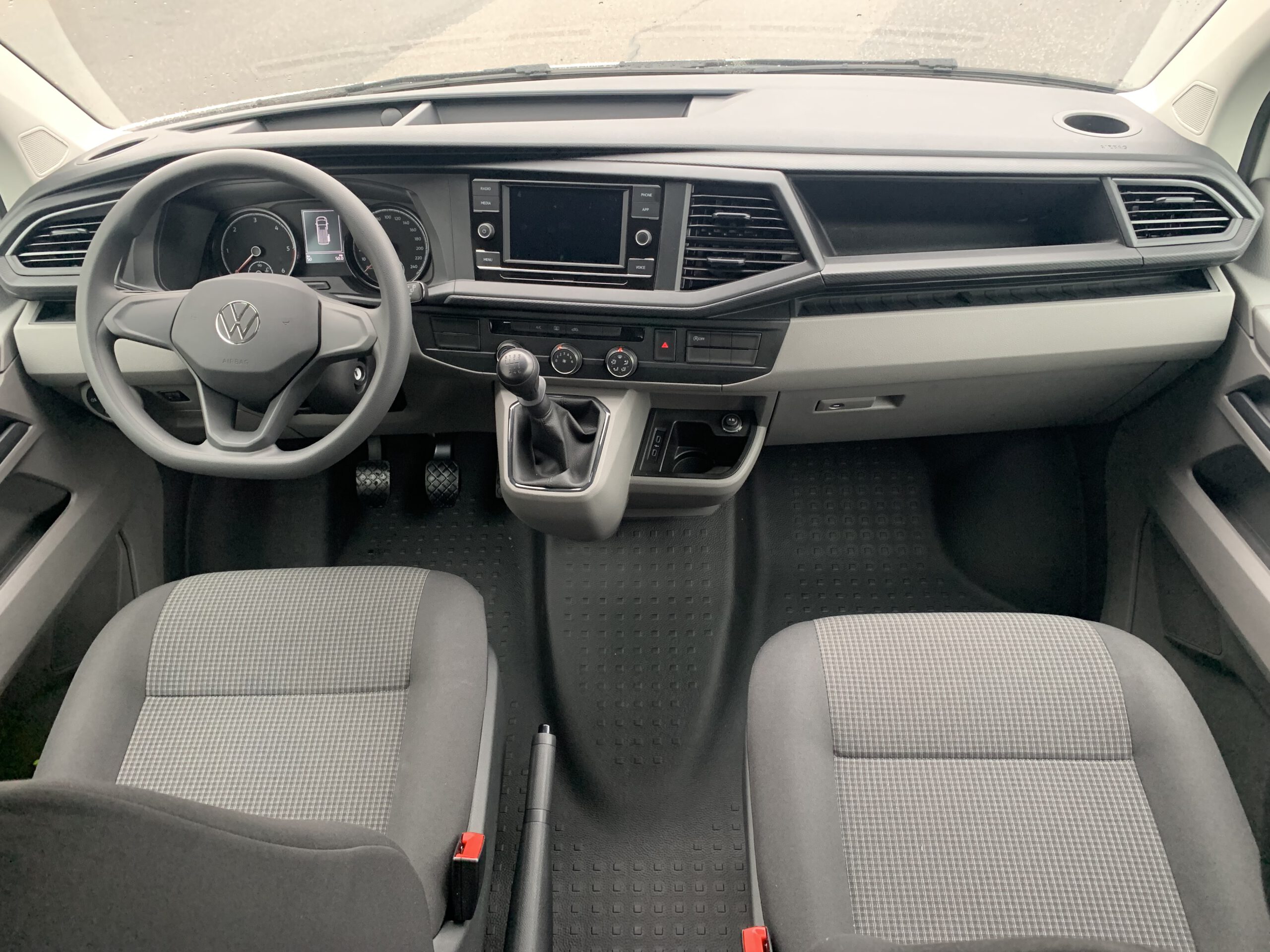 VW T6.1 Kombi 2,0TDI 150 PS AHK APP PDC 8 Sitze Klima