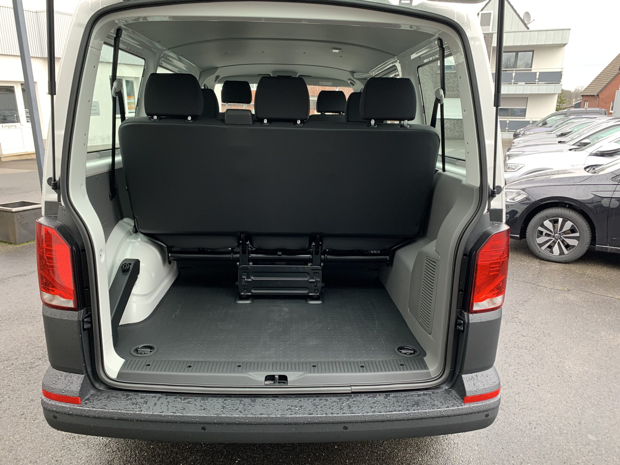 VW T6.1 Kombi 2,0TDI 150 PS AHK APP PDC 8 Sitze Klima