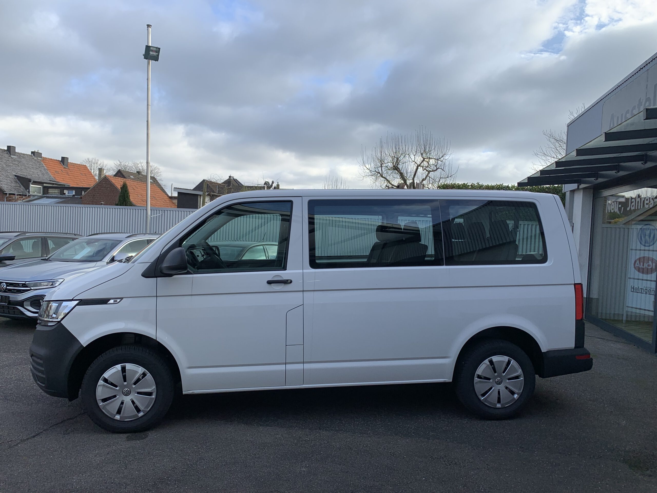 VW T6.1 Kombi 2,0TDI 150 PS AHK APP PDC 8 Sitze Klima