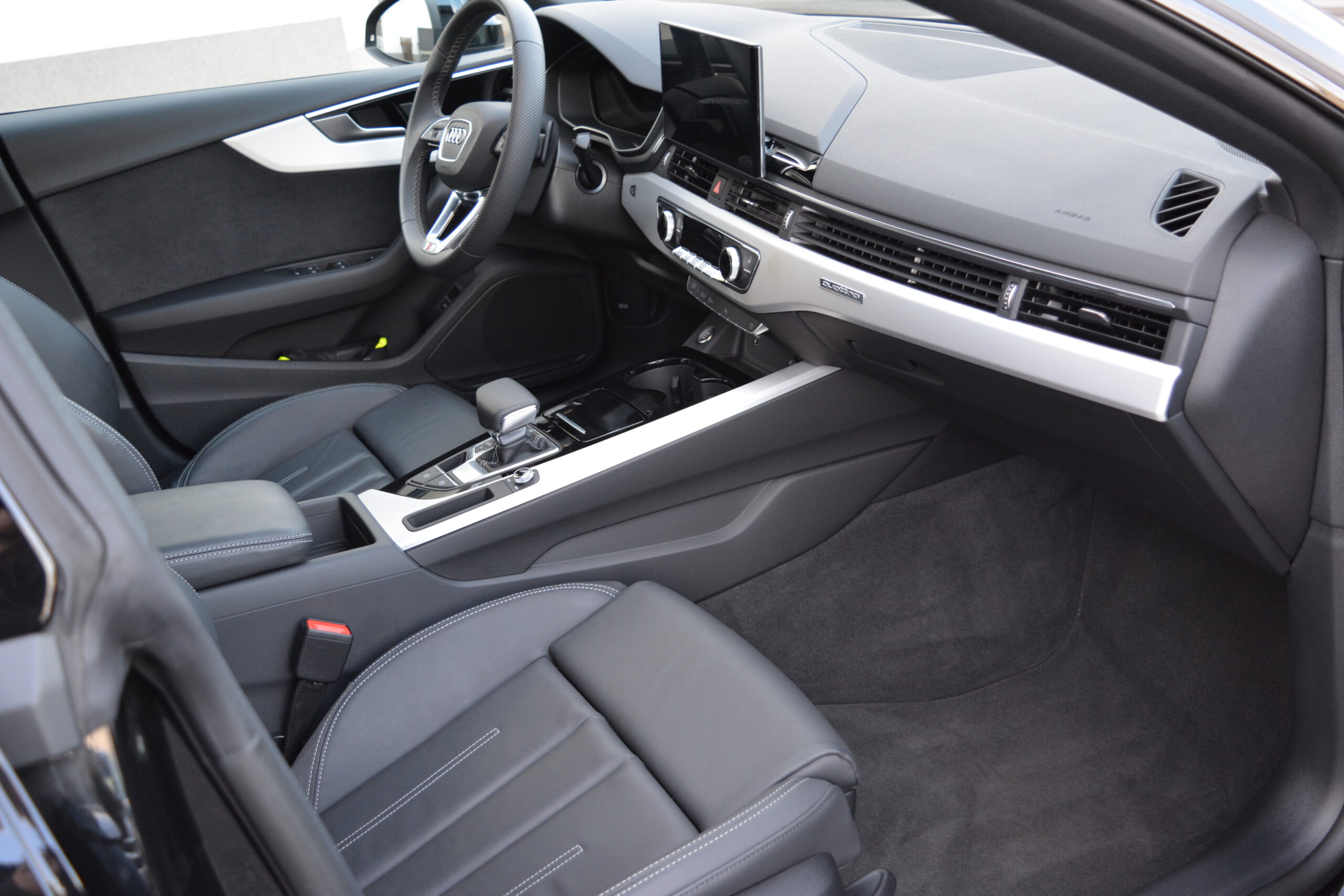 Audi A5 40TFSI QUATTRO Sline Business NAVI MATRIX PANO