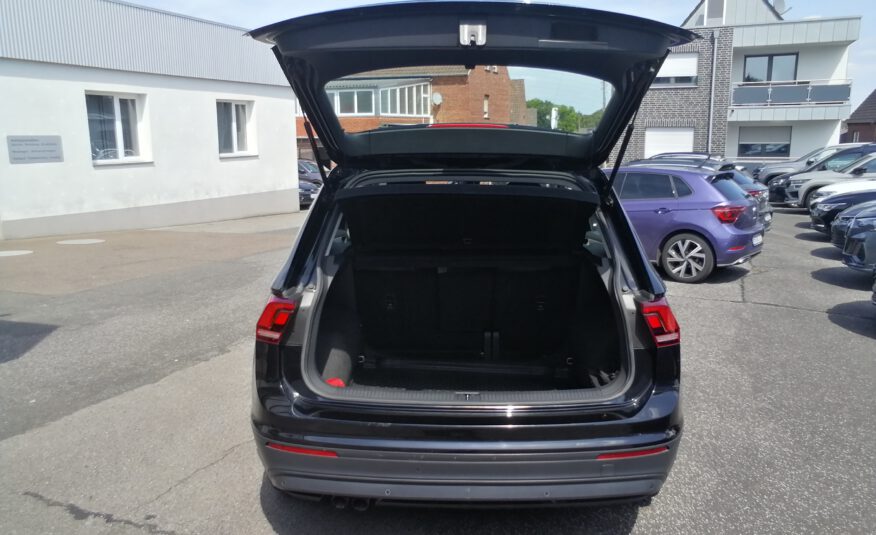 VW TIGUAN 2.0 TDI SCR Comfortline AHK SHZ PDC LEDER LMF