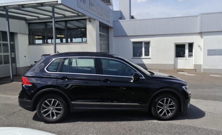 VW TIGUAN 2.0 TDI SCR Comfortline AHK SHZ PDC LEDER LMF