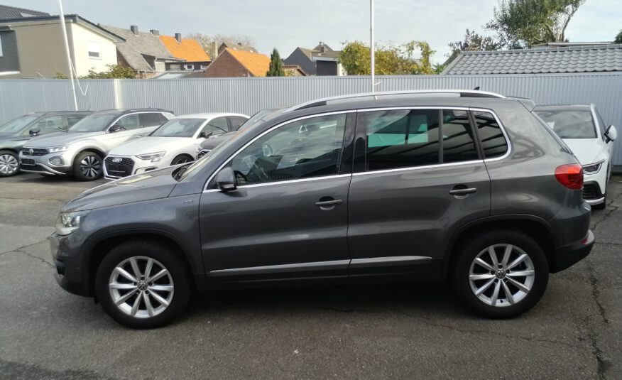 VW TIGUAN 2.0 TDI SCR BlueMotion Technology Lounge Sp