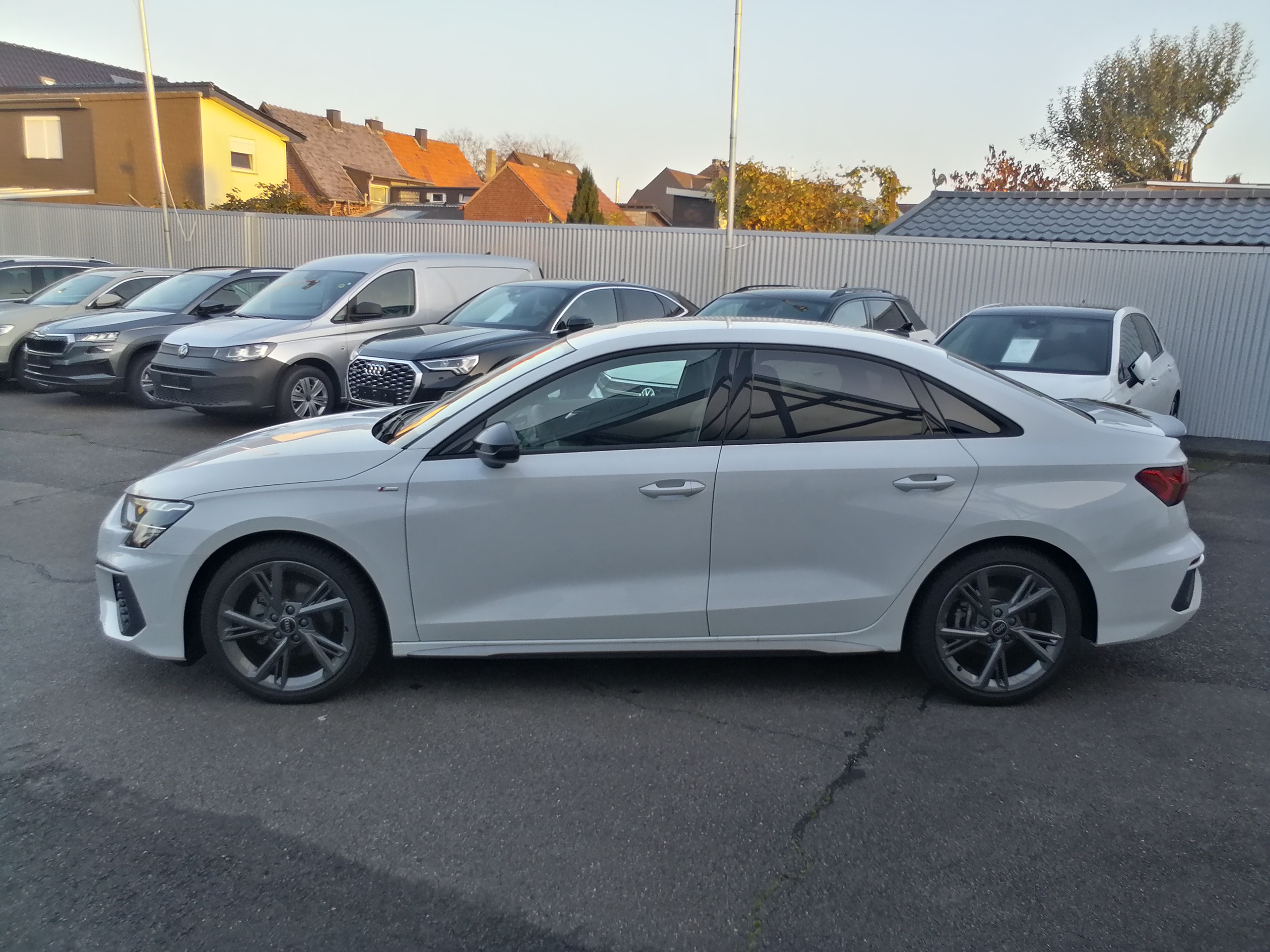 AUDI A3 35 TFSI Limousine S tronic line LED CARBON LEDER