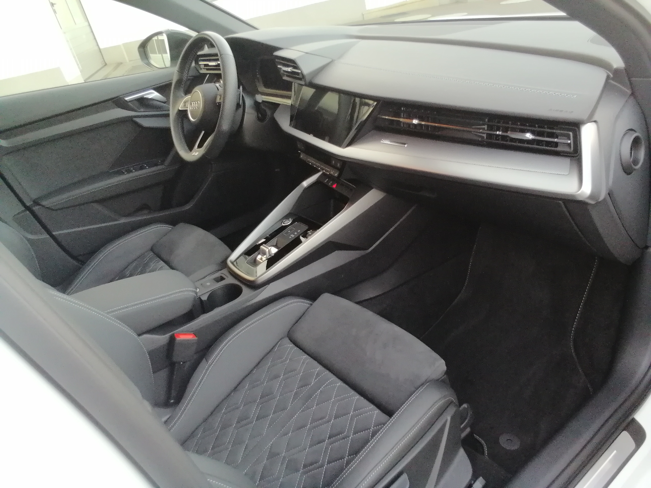 AUDI A3 35 TFSI Limousine S tronic line LED CARBON LEDER