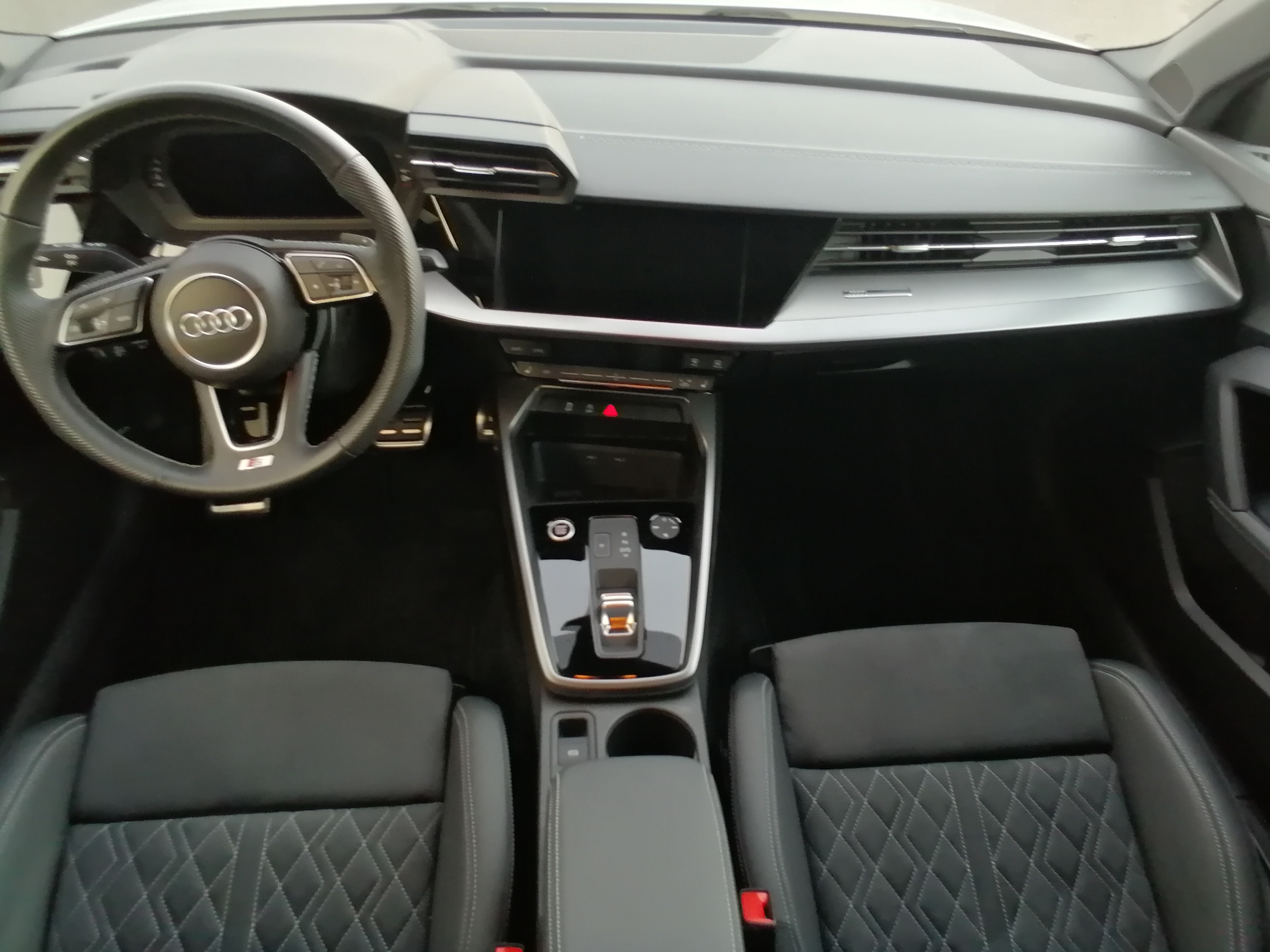 AUDI A3 35 TFSI Limousine S tronic line LED CARBON LEDER