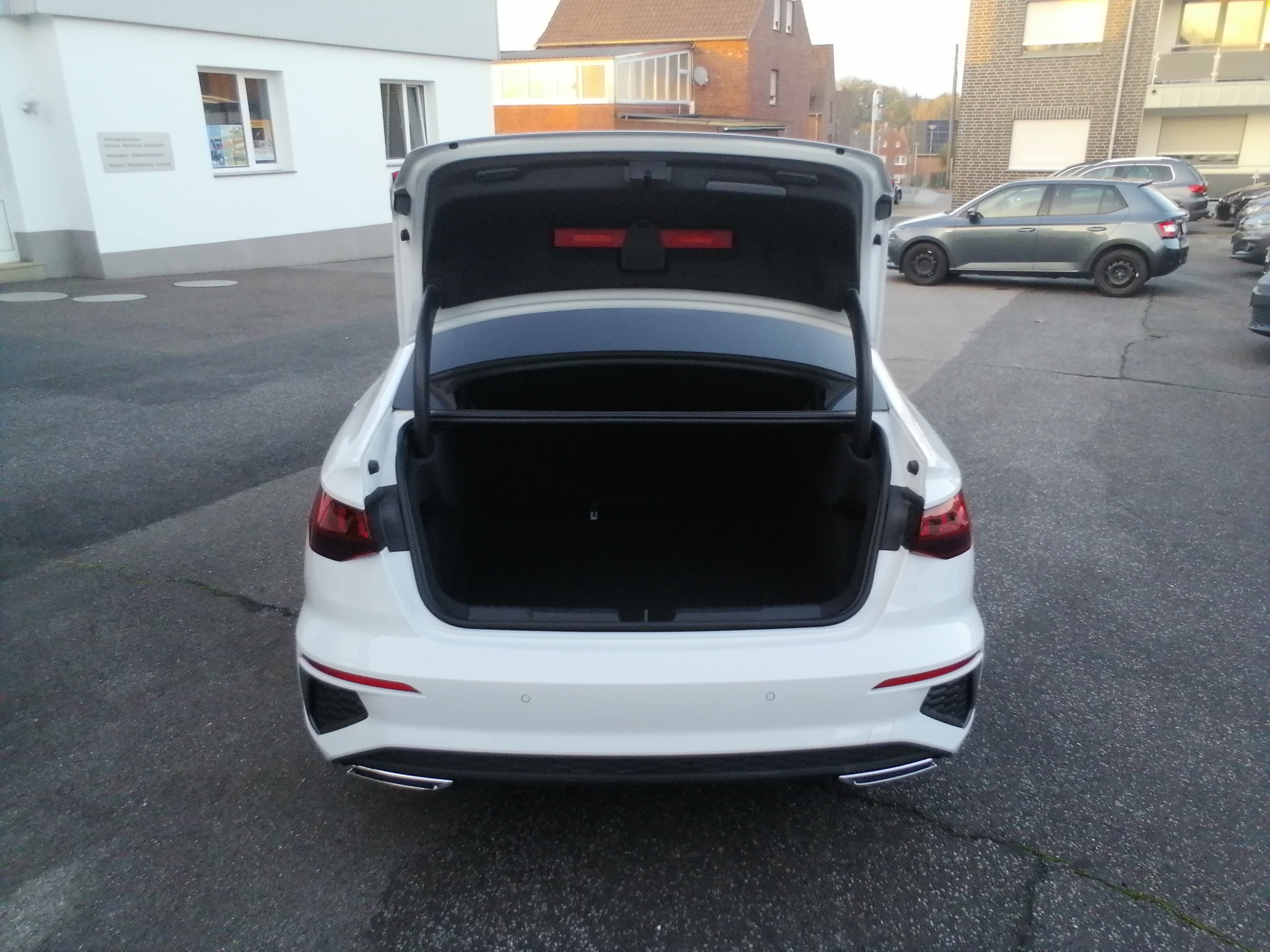 AUDI A3 35 TFSI Limousine S tronic line LED CARBON LEDER
