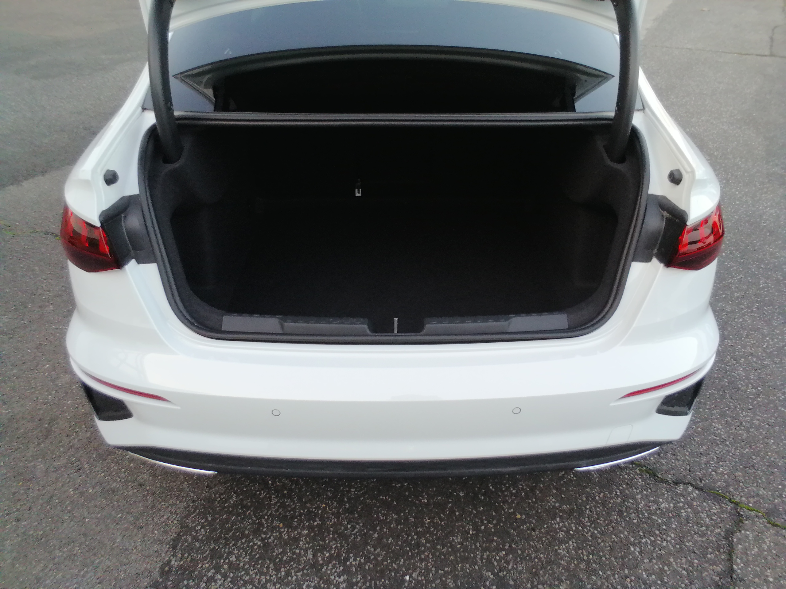 AUDI A3 35 TFSI Limousine S tronic line LED CARBON LEDER