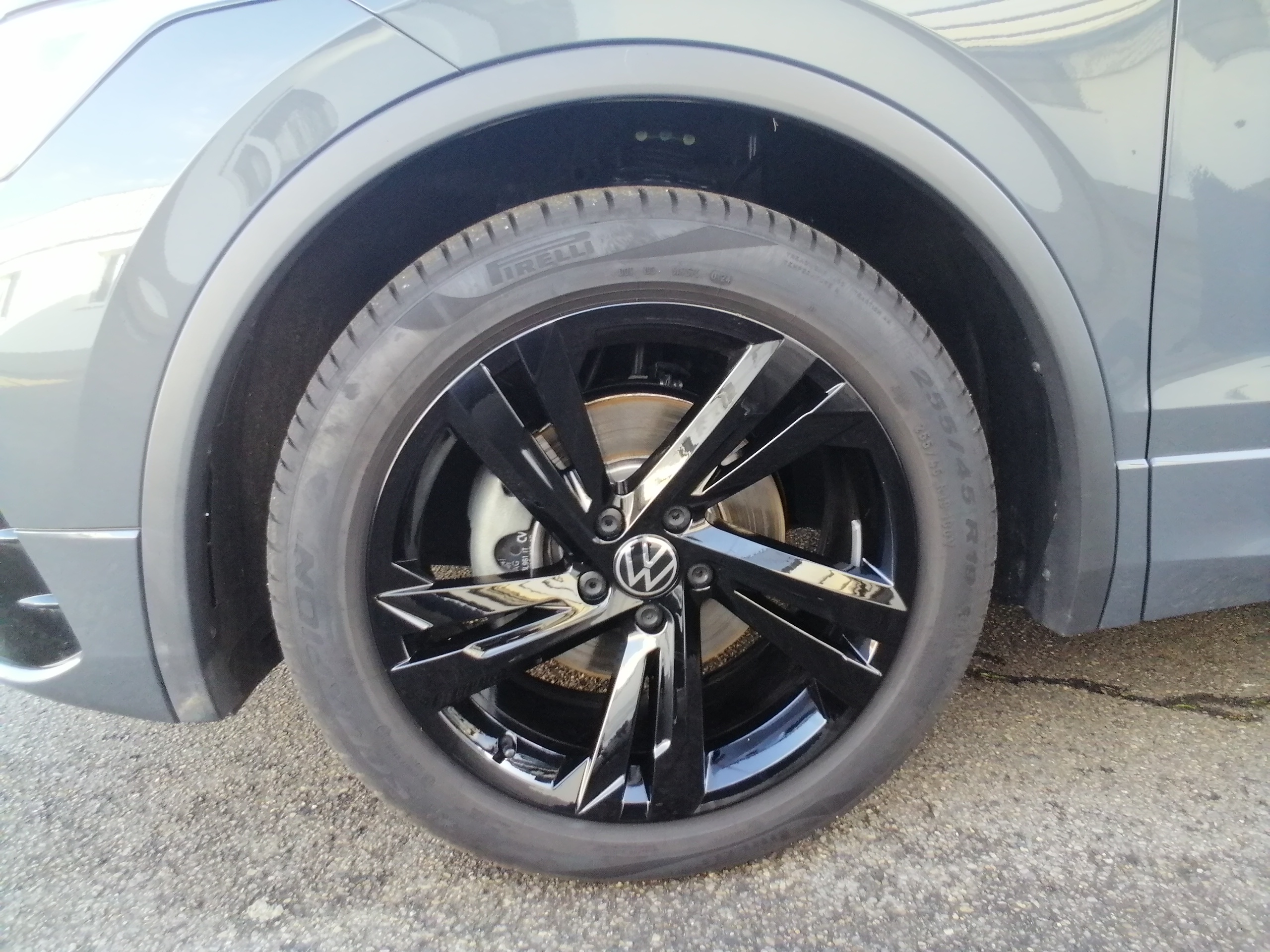 VW TIGUAN 1,5 TSI DSG R-Line AHK ACC LED