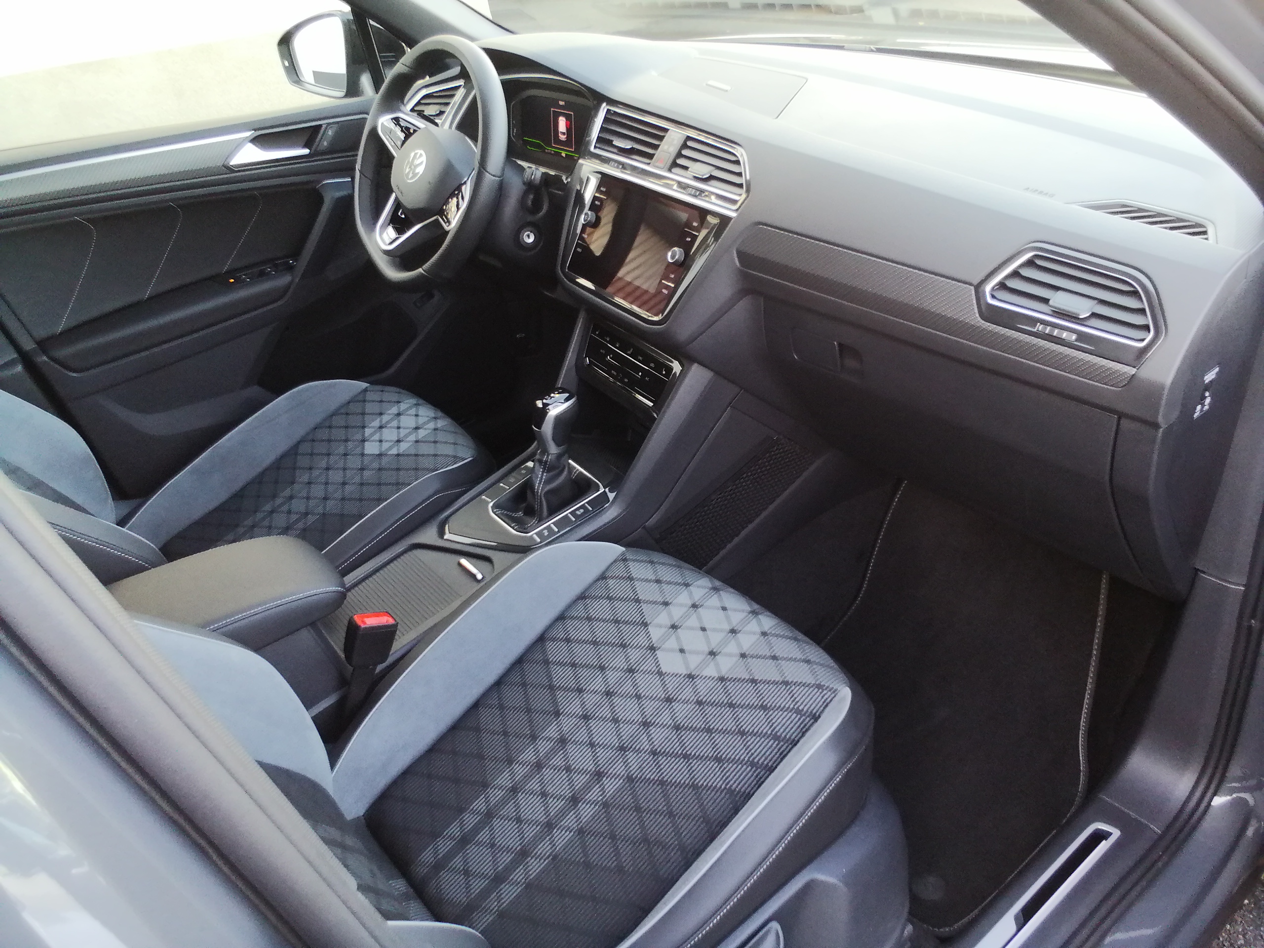 VW TIGUAN 1,5 TSI DSG R-Line AHK ACC LED