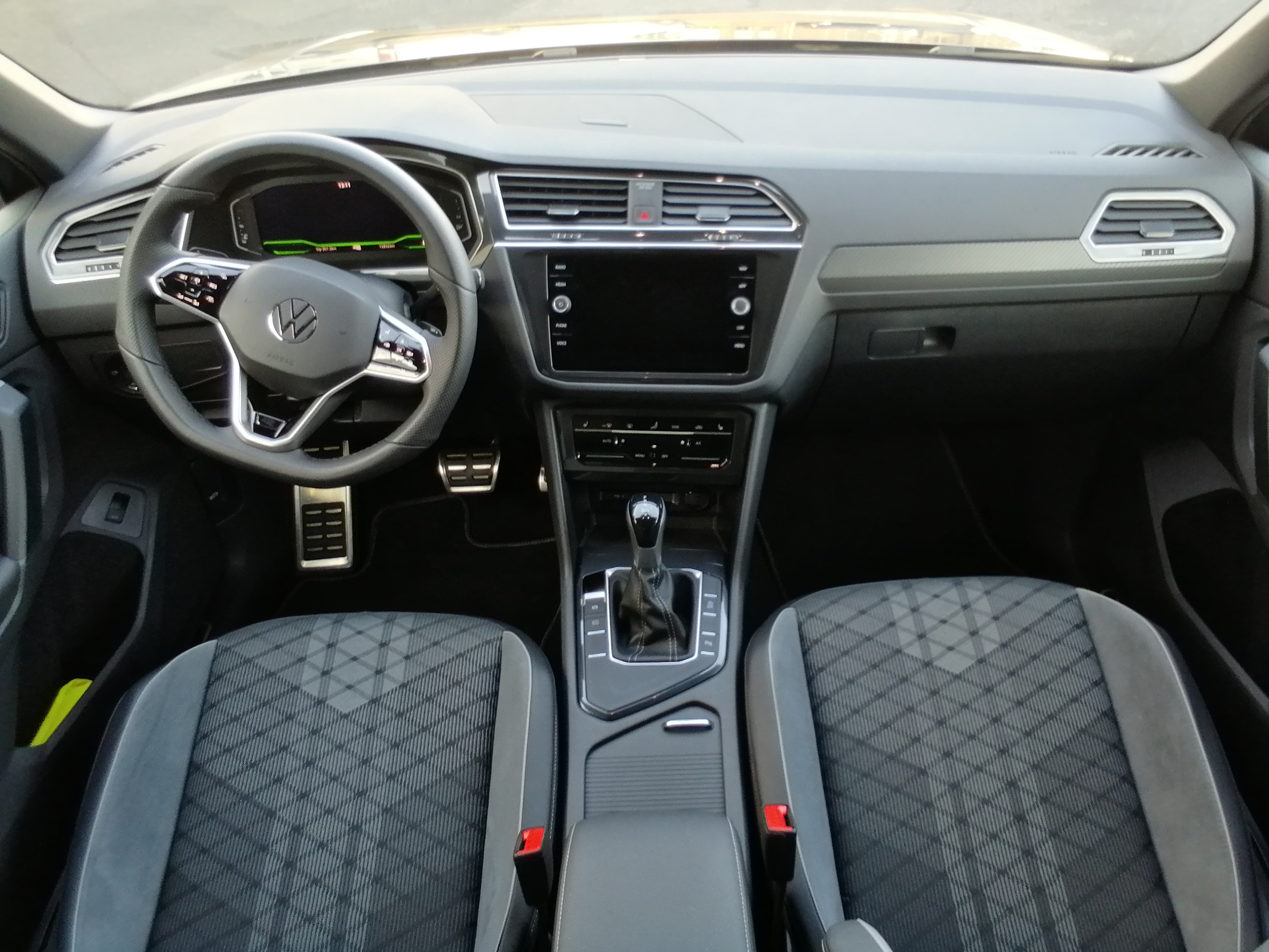 VW TIGUAN 1,5 TSI DSG R-Line AHK ACC LED