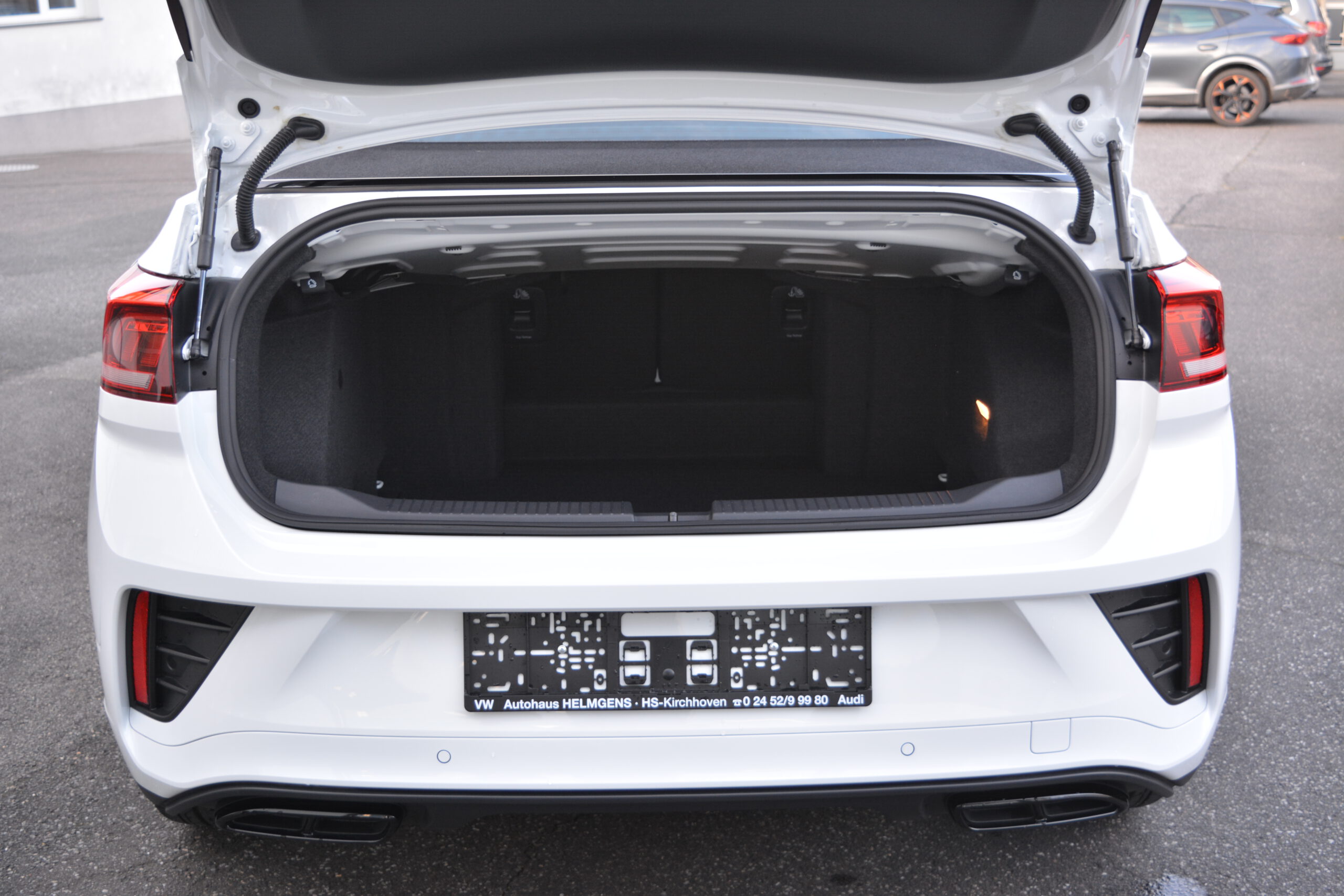 T-ROC Cabrio R-Line 1,5TSI LED ACC KAM Black Style APP