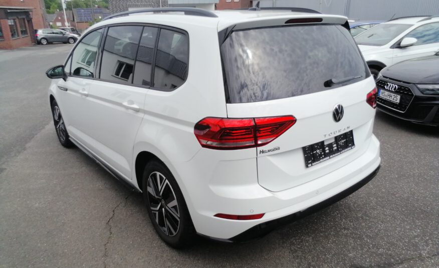 TOURAN 1,5 TSI DSG Highline R-Line AHK KAM NAVI 7Sitze Black Style