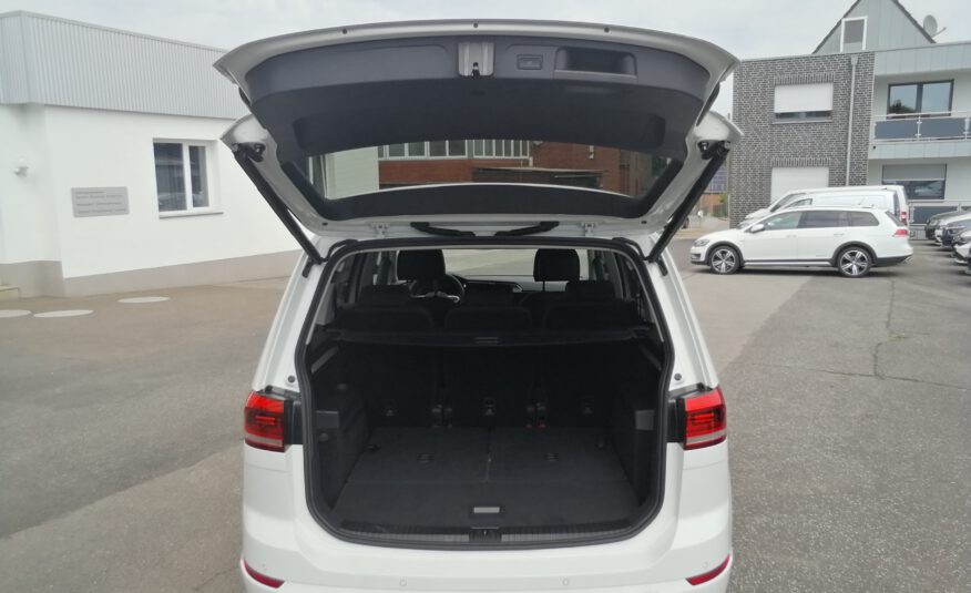 TOURAN 1,5 TSI DSG Highline R-Line AHK KAM NAVI 7Sitze Black Style