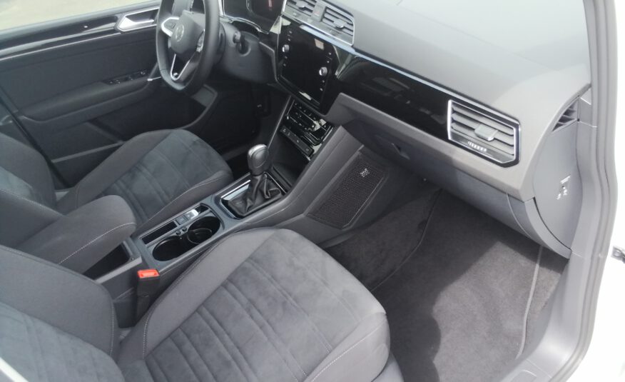 TOURAN 1,5 TSI DSG Highline R-Line AHK KAM NAVI 7Sitze Black Style