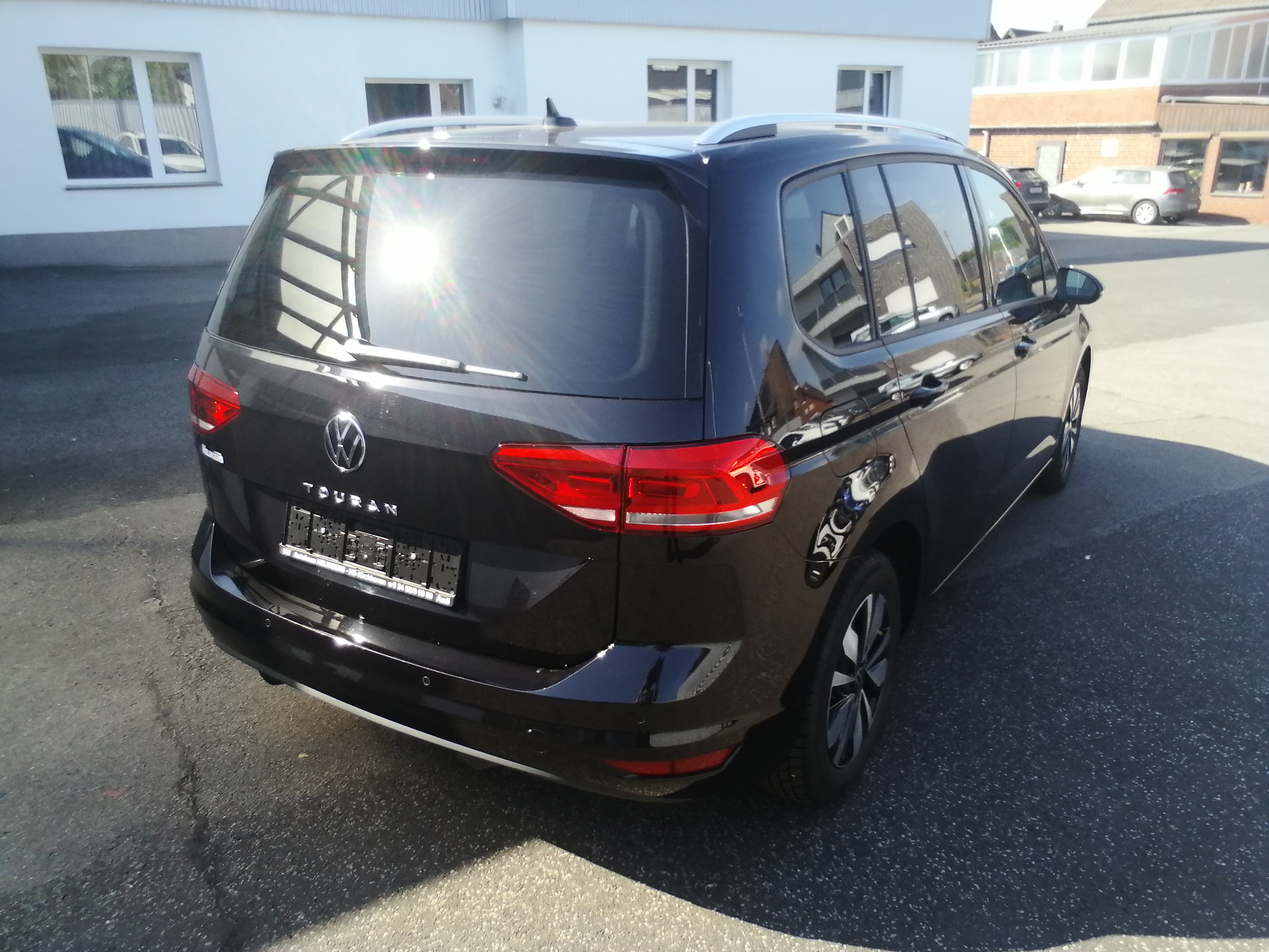 VW TOURAN 1,5 TSI DSG Move IQ AHK KAM ACC APP