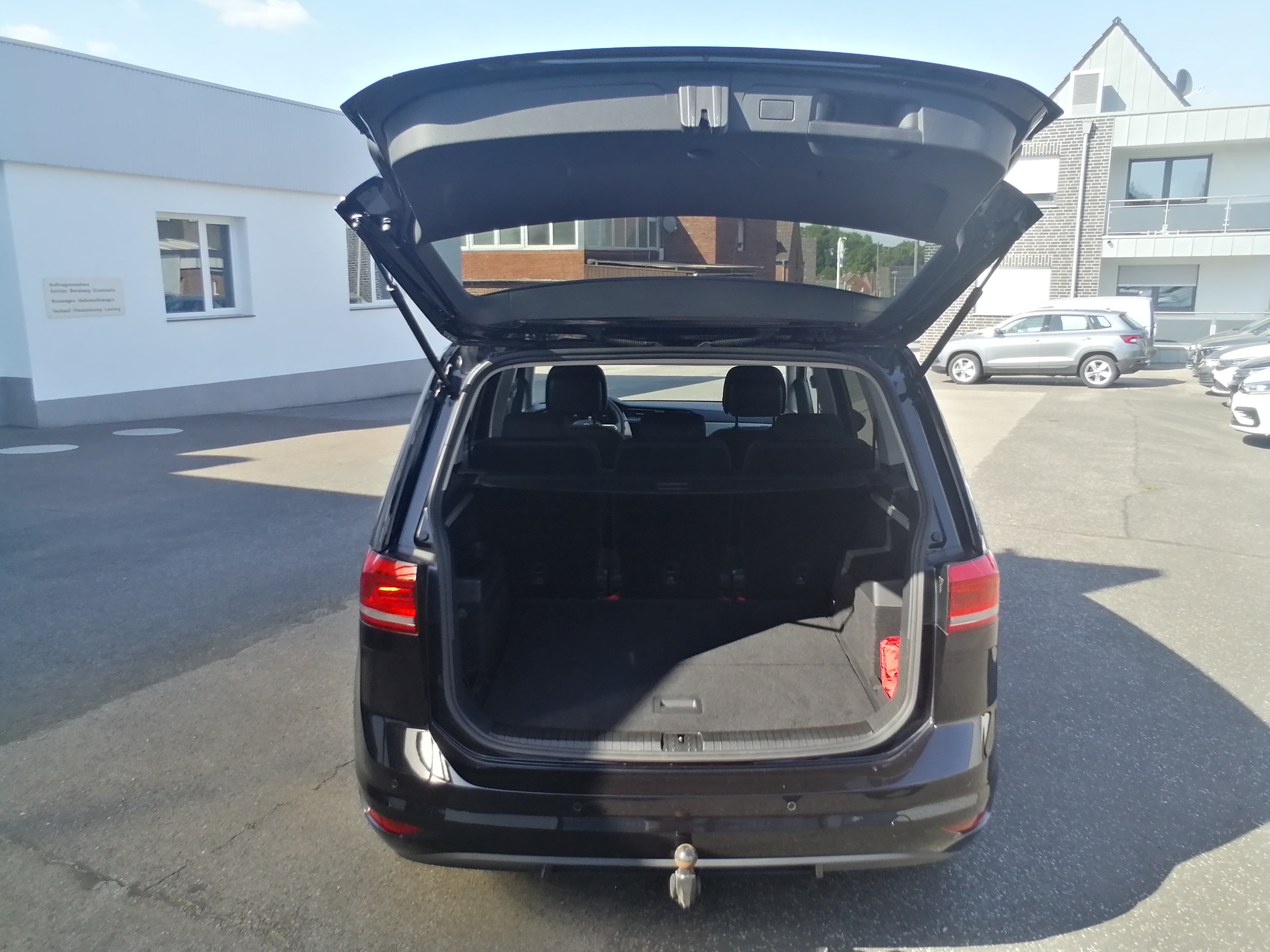 VW TOURAN 1,5 TSI DSG Move IQ AHK KAM ACC APP