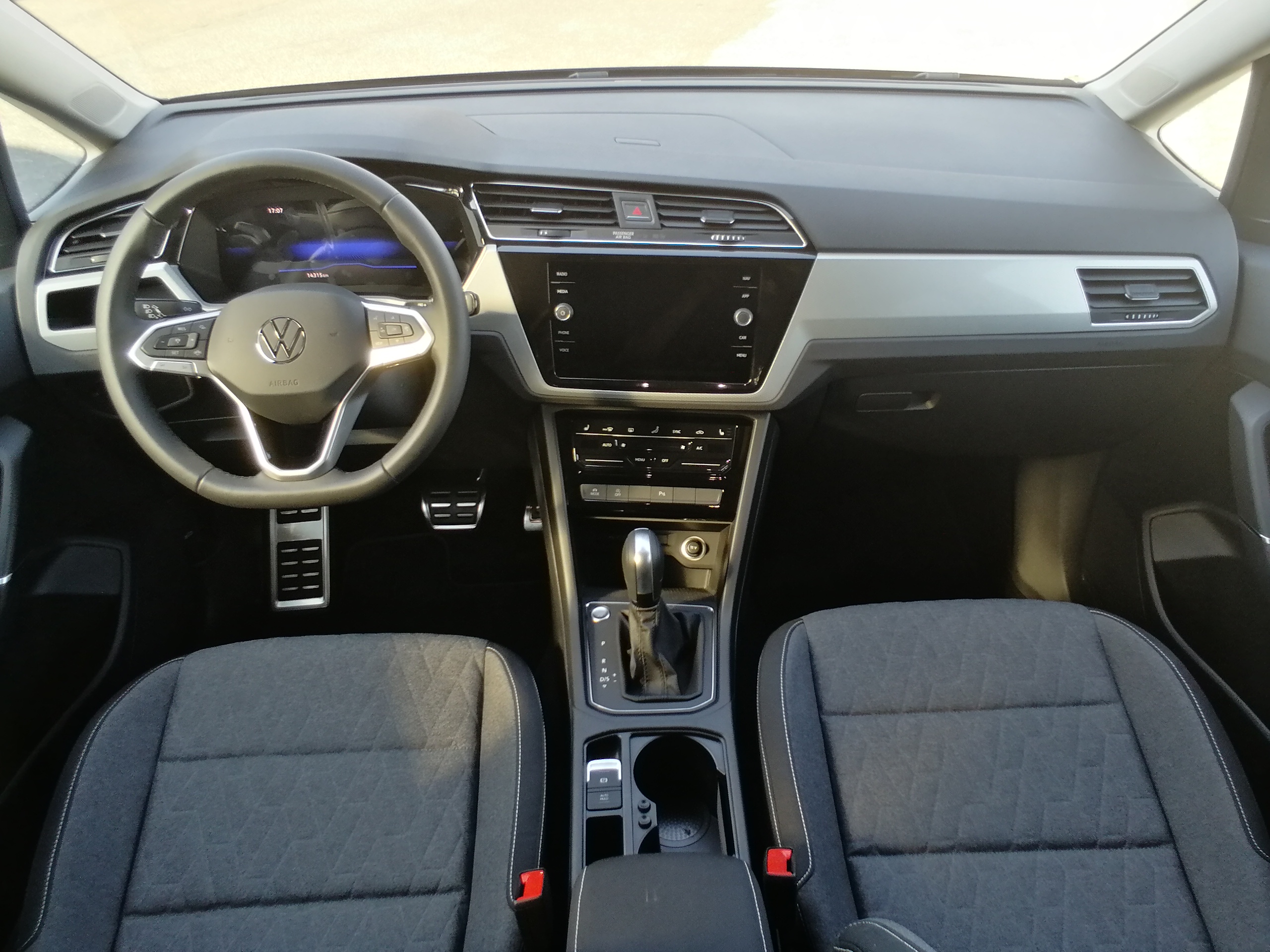 VW TOURAN 1,5 TSI DSG Move IQ AHK KAM ACC APP