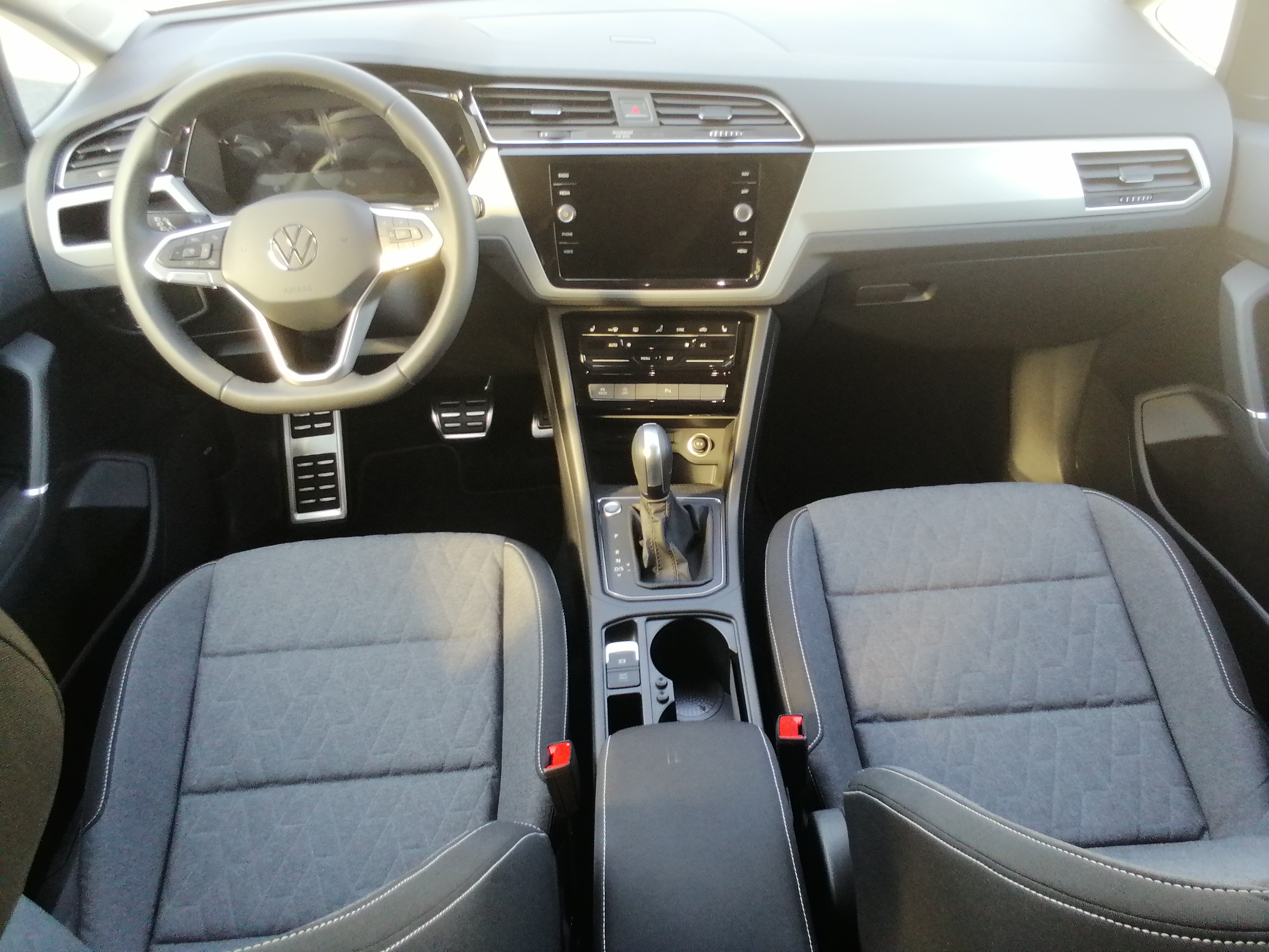 VW TOURAN 1,5 TSI DSG Move IQ AHK KAM ACC APP