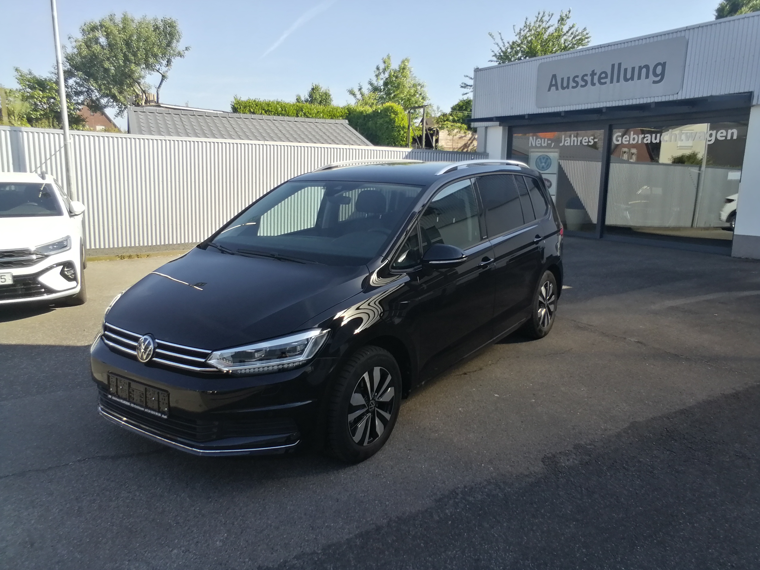 VW TOURAN 1,5 TSI DSG Move IQ AHK KAM ACC APP