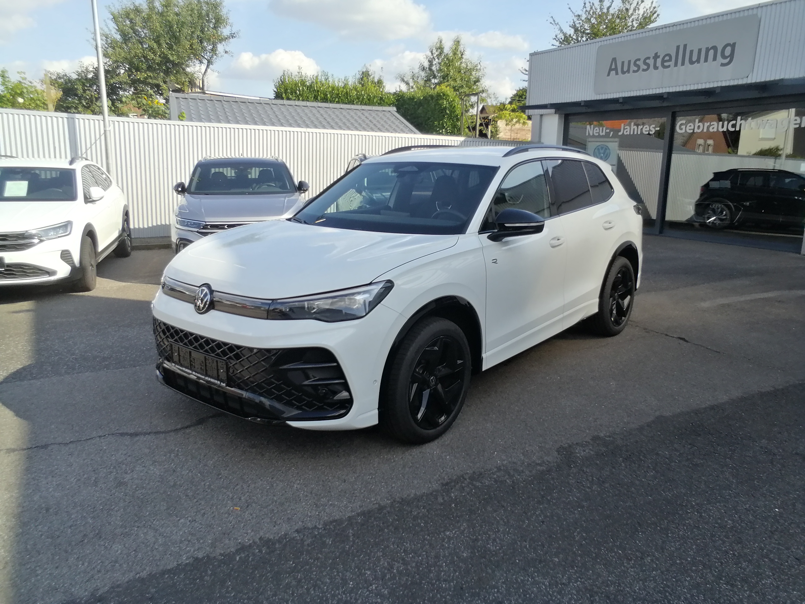 VW TIGUAN 1.5eTSI 150 PS R-Line LED NAVI AHK EPaket Black Style