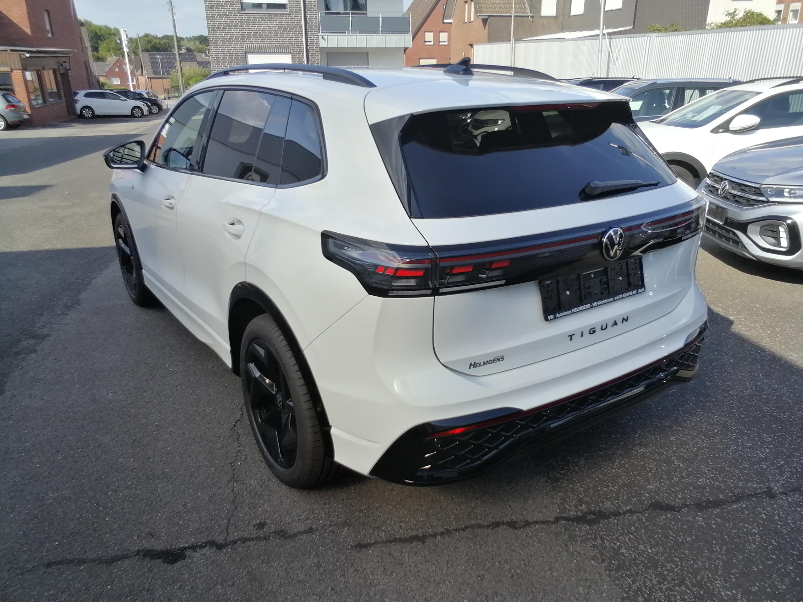 VW TIGUAN 1.5eTSI 150 PS R-Line LED NAVI AHK EPaket Black Style