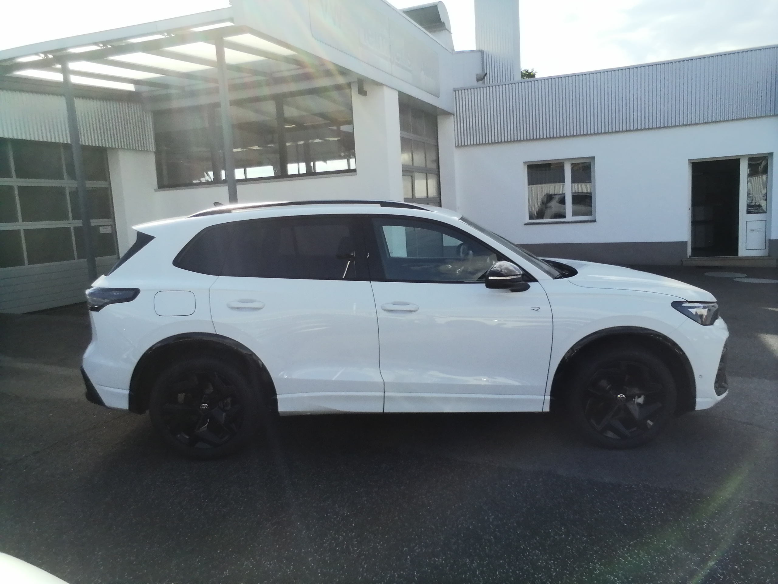 VW TIGUAN 1.5eTSI 150 PS R-Line LED NAVI AHK EPaket Black Style