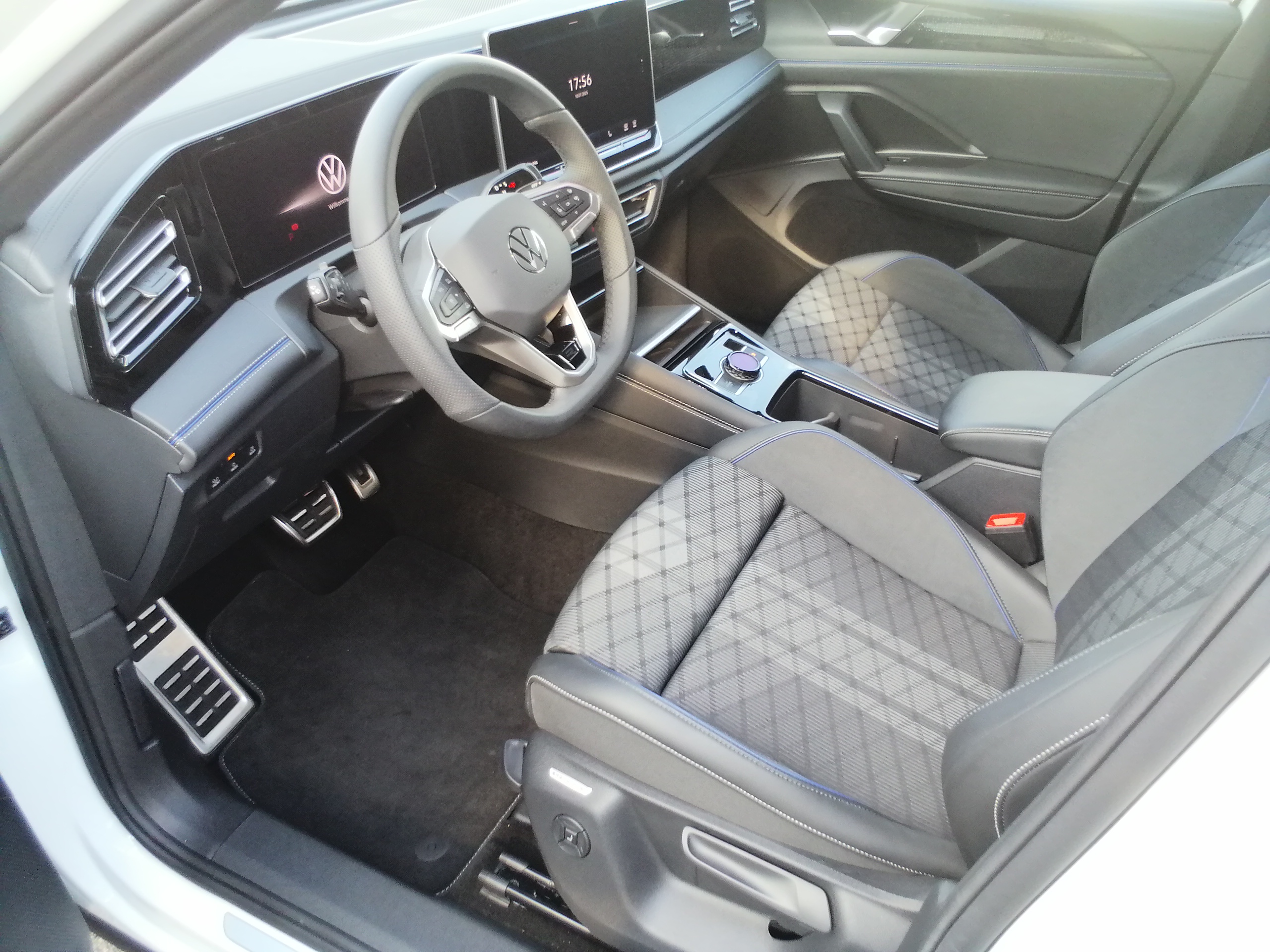 VW TIGUAN 1.5eTSI 150 PS R-Line LED NAVI AHK EPaket Black Style