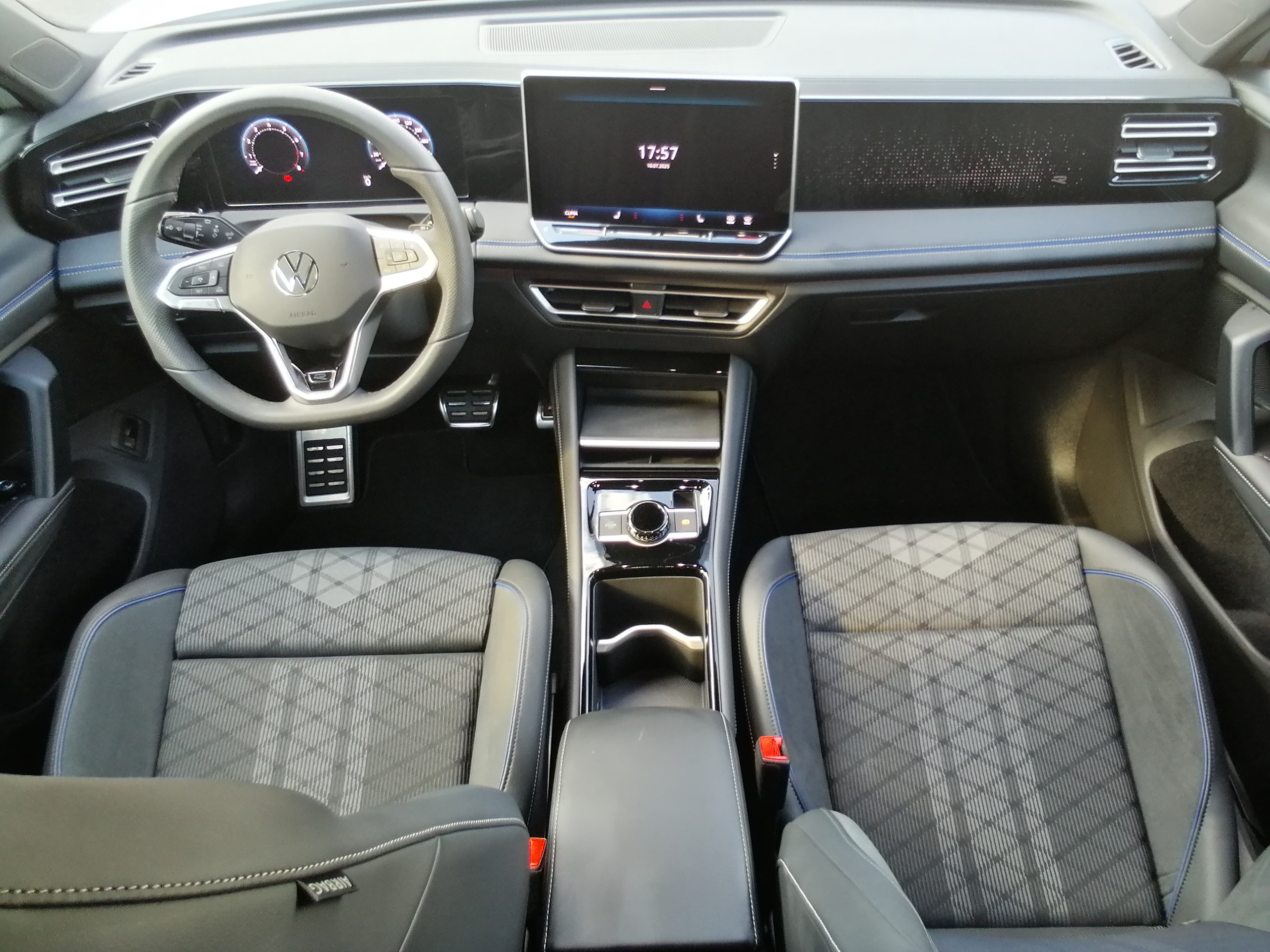 VW TIGUAN 1.5eTSI 150 PS R-Line LED NAVI AHK EPaket Black Style