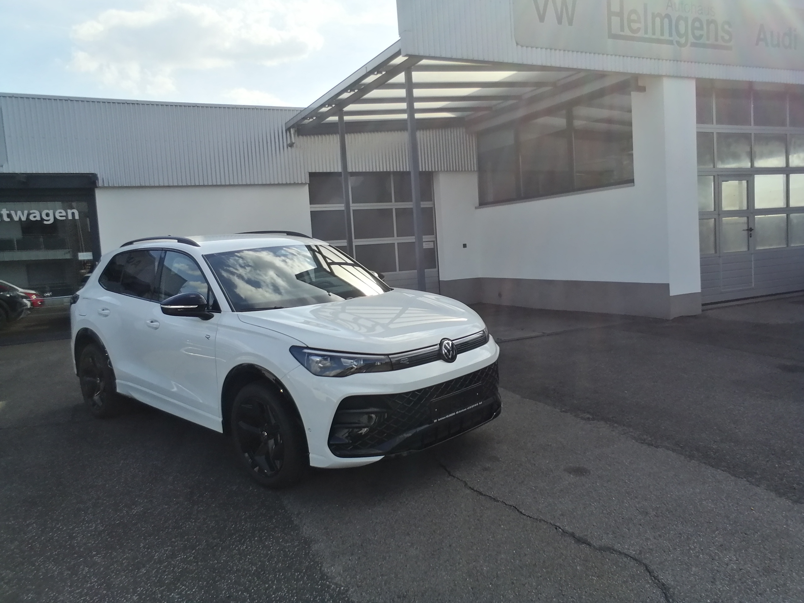 VW TIGUAN 1.5eTSI 150 PS R-Line LED NAVI AHK EPaket Black Style