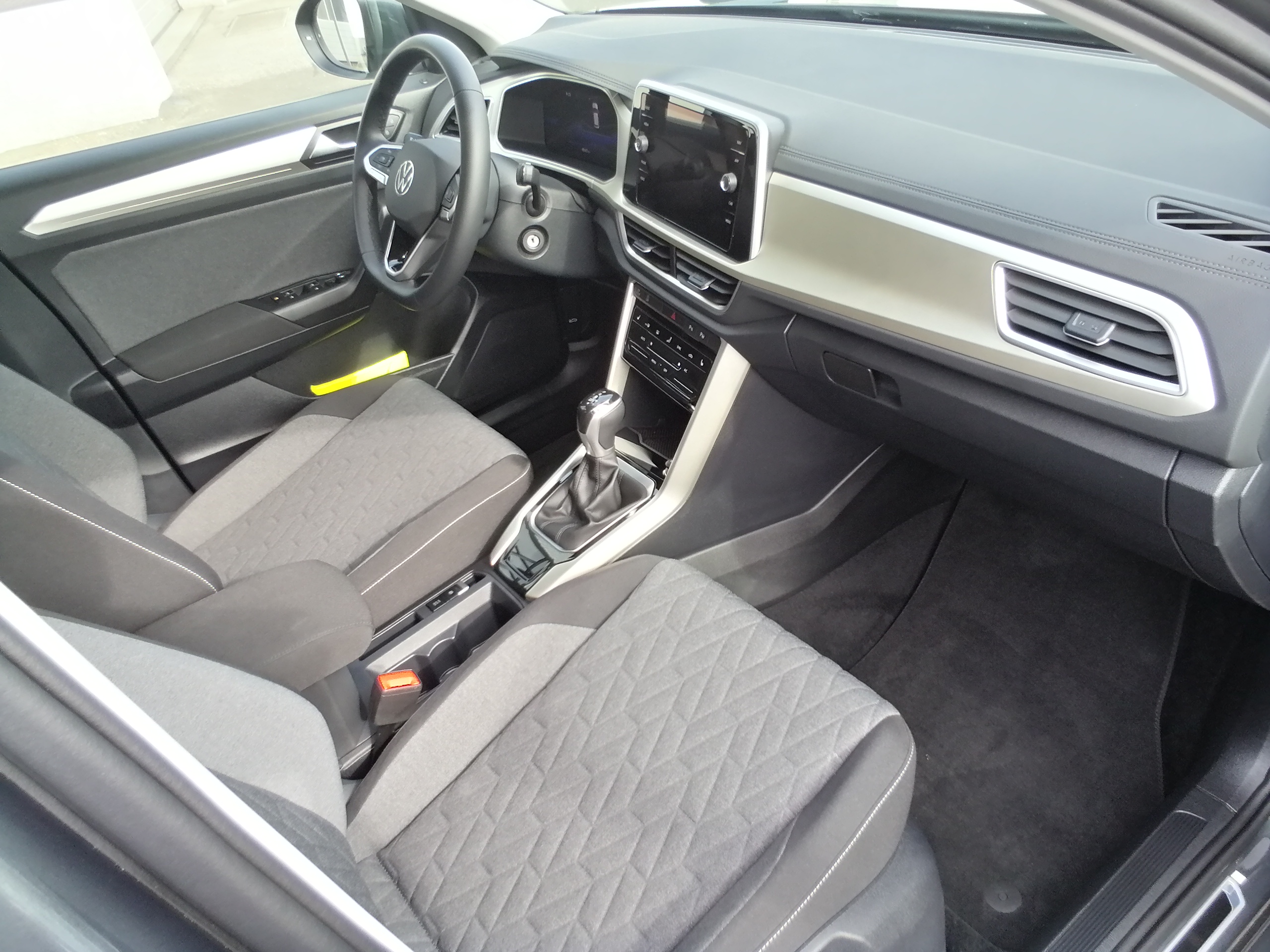 VW T-ROC 1,5 TSI DSG Move LED ACC LMF APP SHZ Sprachst