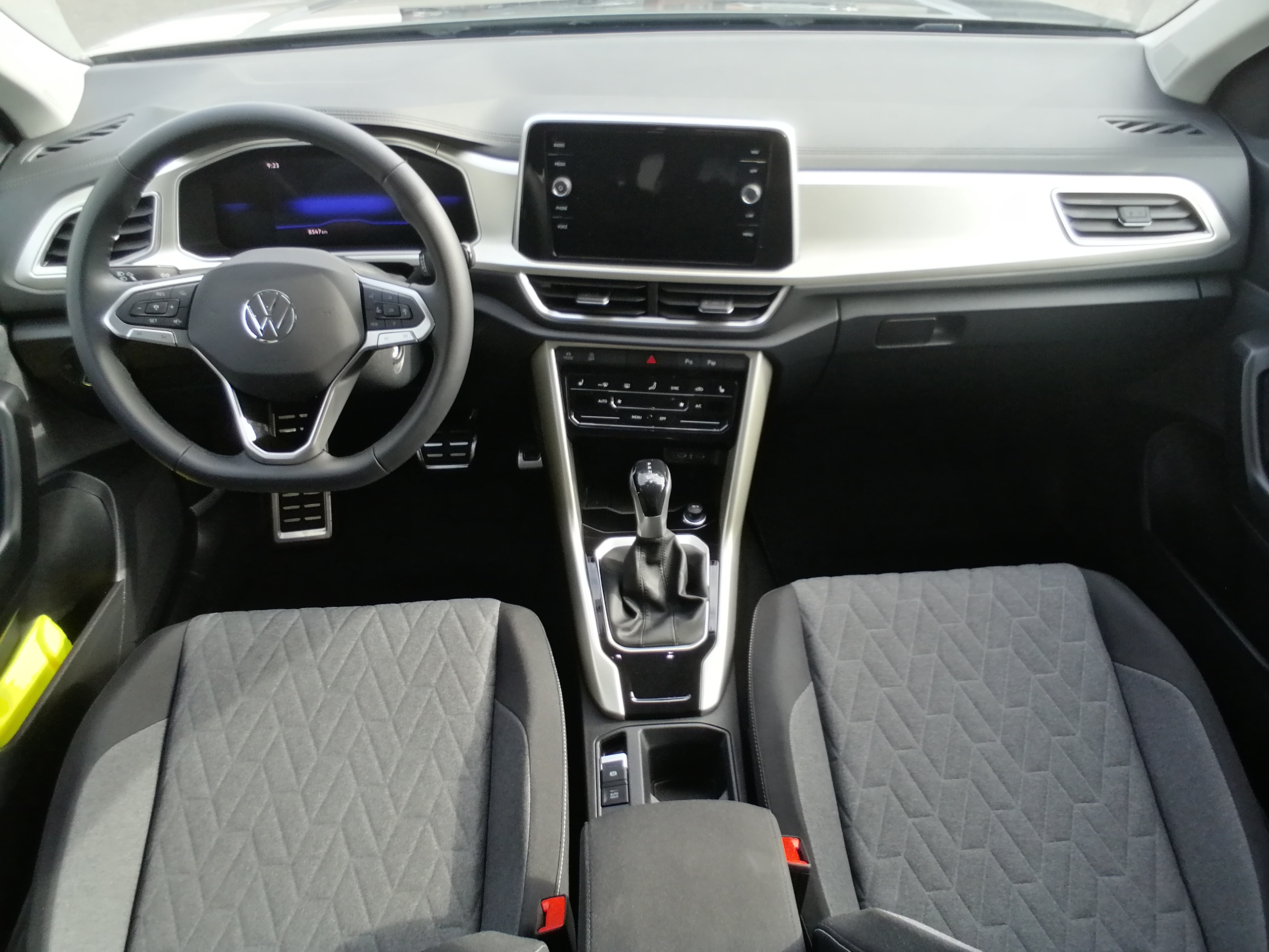 VW T-ROC 1,5 TSI DSG Move LED ACC LMF APP SHZ Sprachst