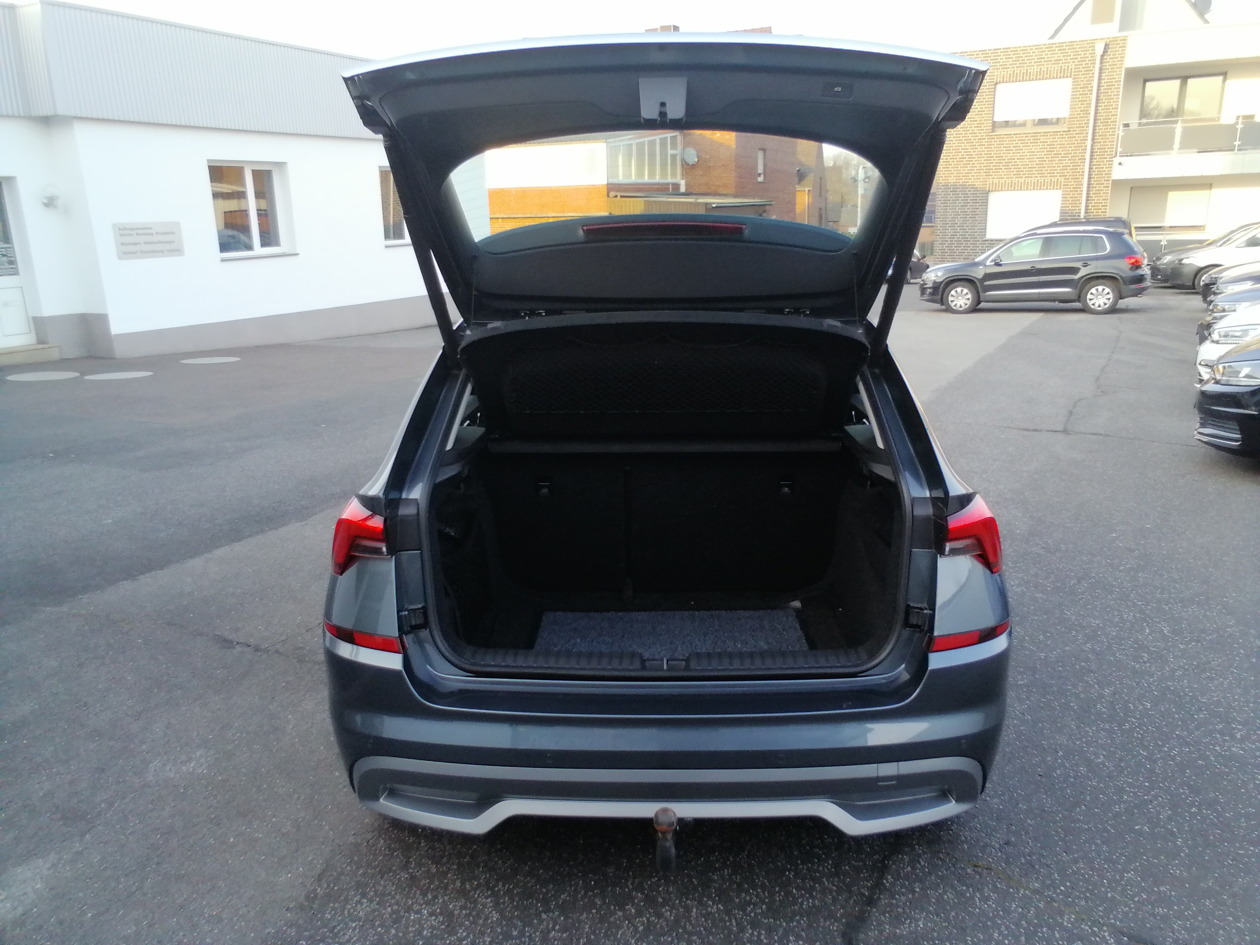 Skoda KAMIQ 1.5 TSI DSG Style LED AHK NAVI ACC KAM LMF