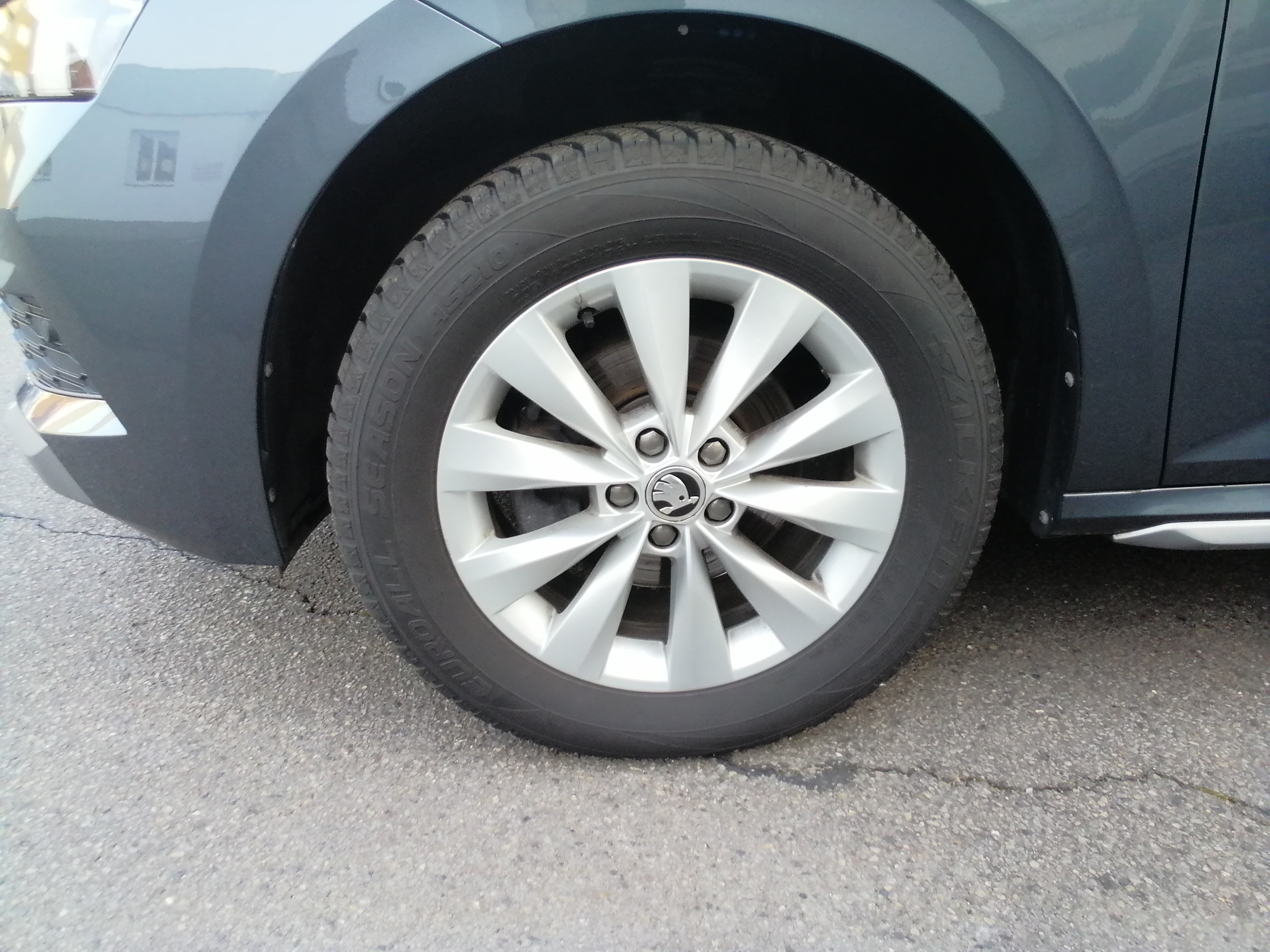 Skoda KAMIQ 1.5 TSI DSG Style LED AHK NAVI ACC KAM LMF