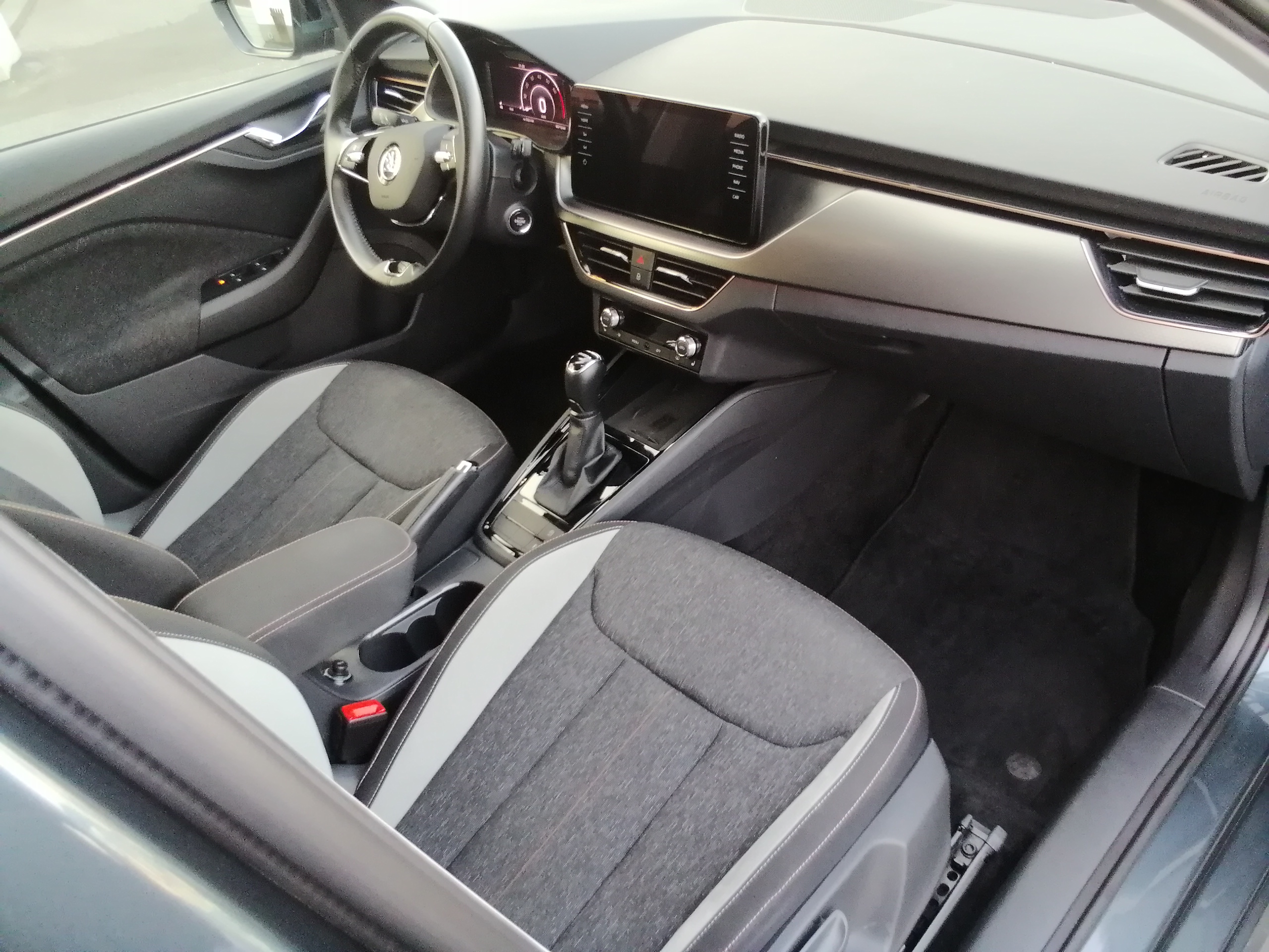 Skoda KAMIQ 1.5 TSI DSG Style LED AHK NAVI ACC KAM LMF