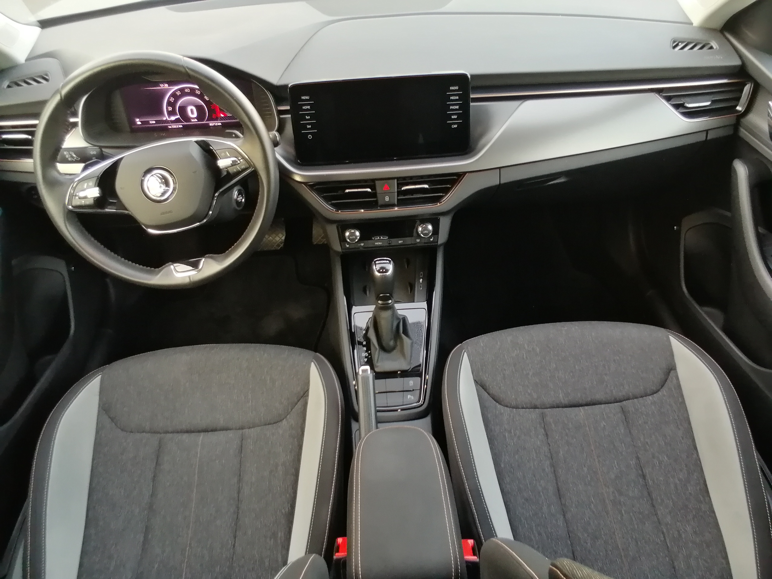 Skoda KAMIQ 1.5 TSI DSG Style LED AHK NAVI ACC KAM LMF