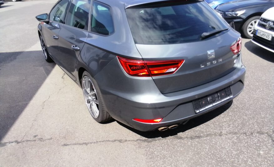SEAT LEON ST FR 1,4 150 PS NAVI PANO SHZ GRA APP PDC