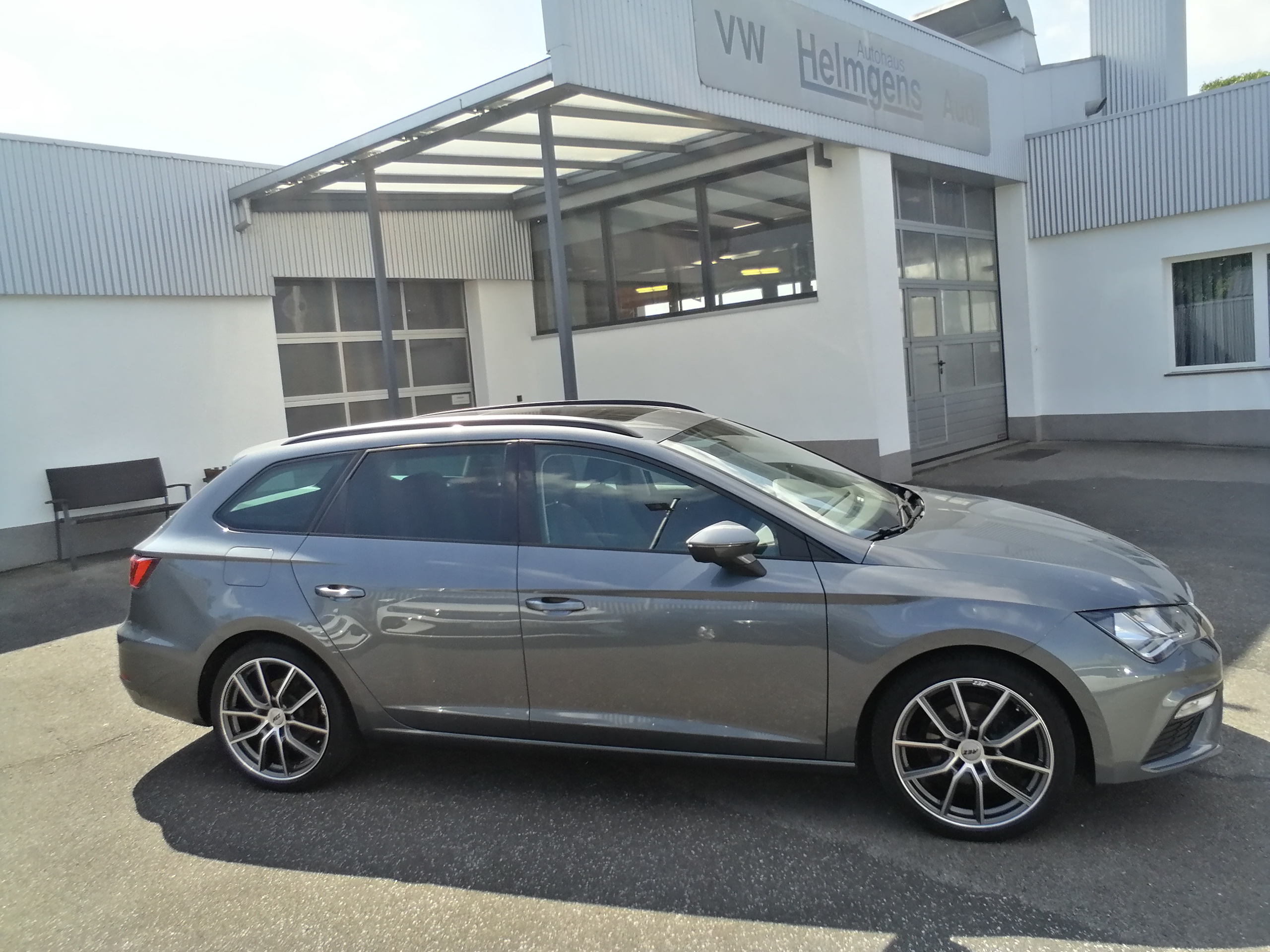 SEAT LEON ST FR 1,4 150 PS NAVI PANO SHZ GRA APP PDC