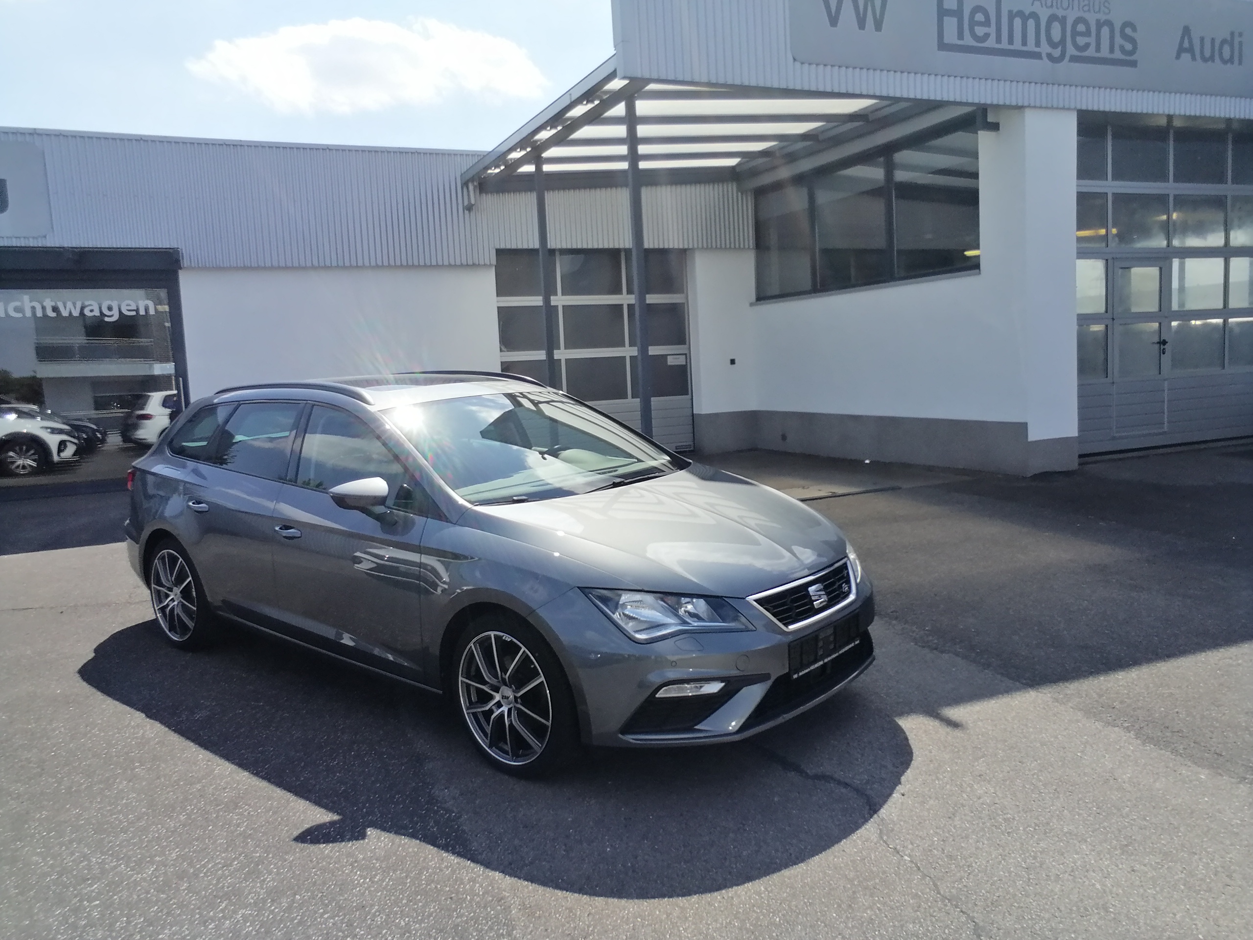 SEAT LEON ST FR 1,4 150 PS NAVI PANO SHZ GRA APP PDC
