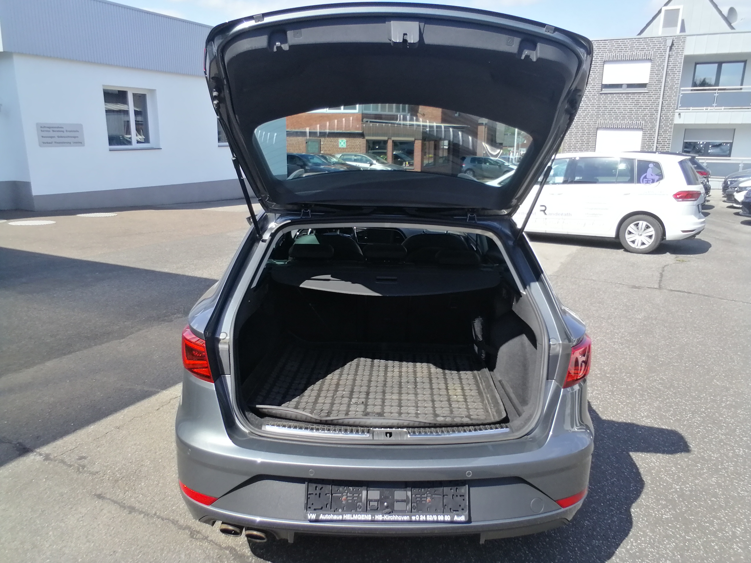 SEAT LEON ST FR 1,4 150 PS NAVI PANO SHZ GRA APP PDC