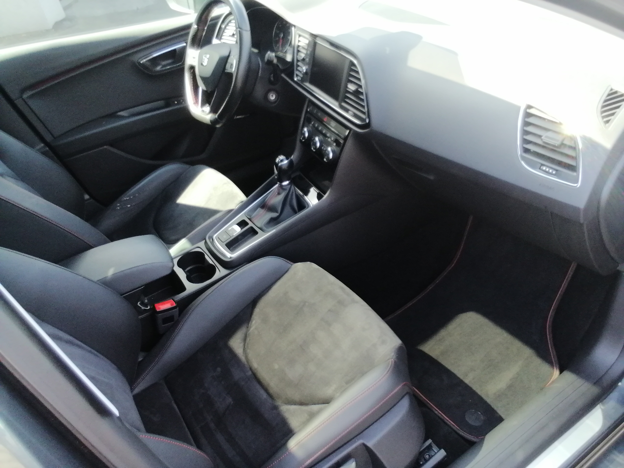 SEAT LEON ST FR 1,4 150 PS NAVI PANO SHZ GRA APP PDC