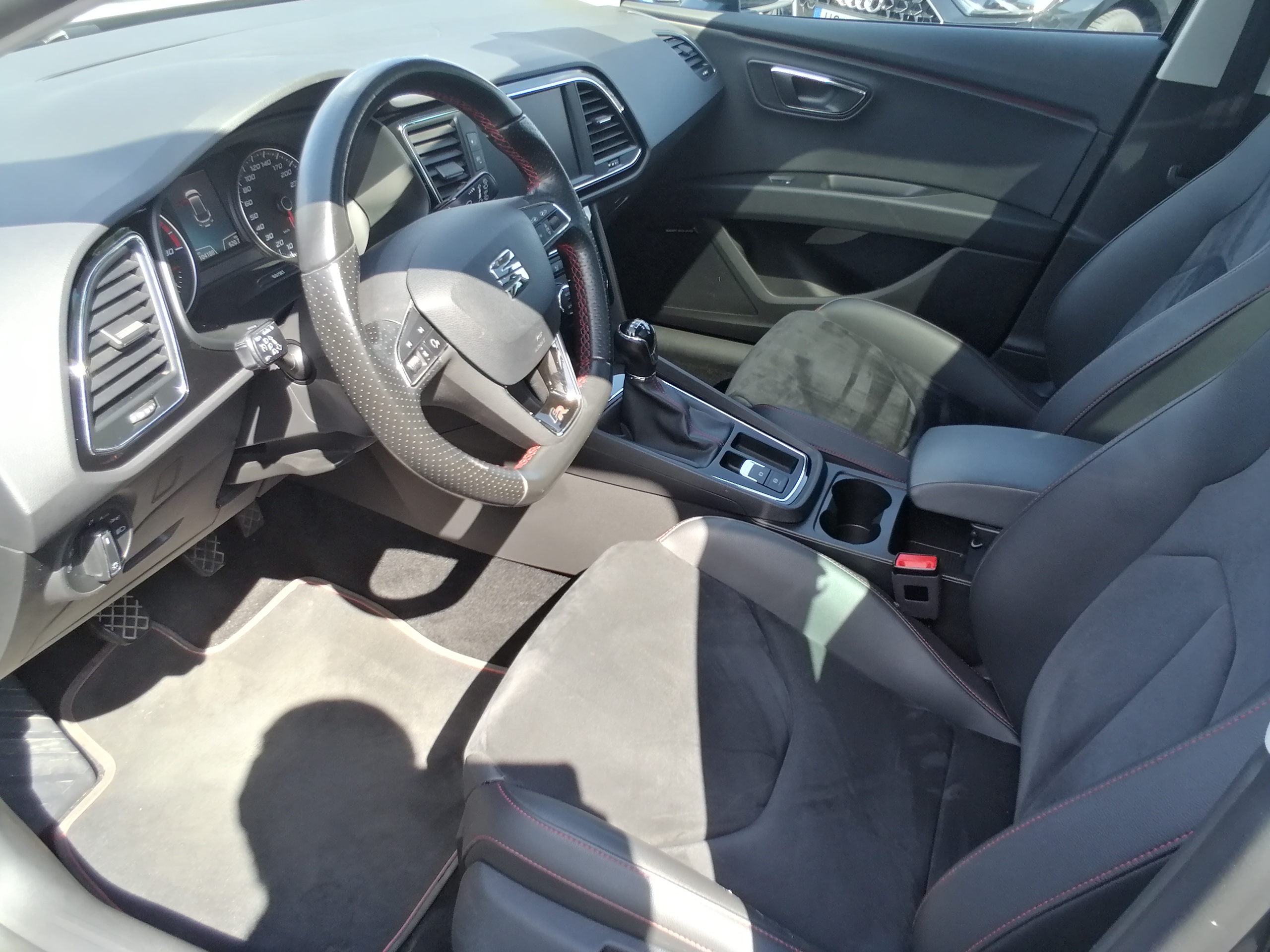 SEAT LEON ST FR 1,4 150 PS NAVI PANO SHZ GRA APP PDC