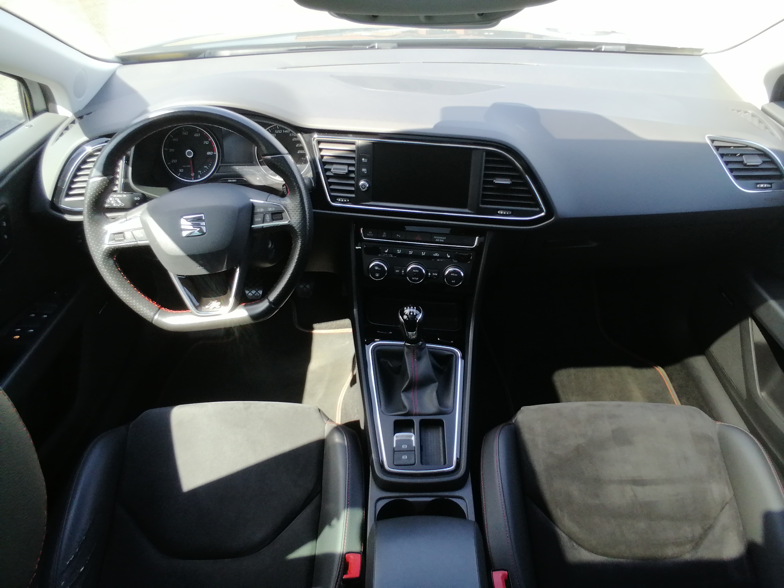 SEAT LEON ST FR 1,4 150 PS NAVI PANO SHZ GRA APP PDC