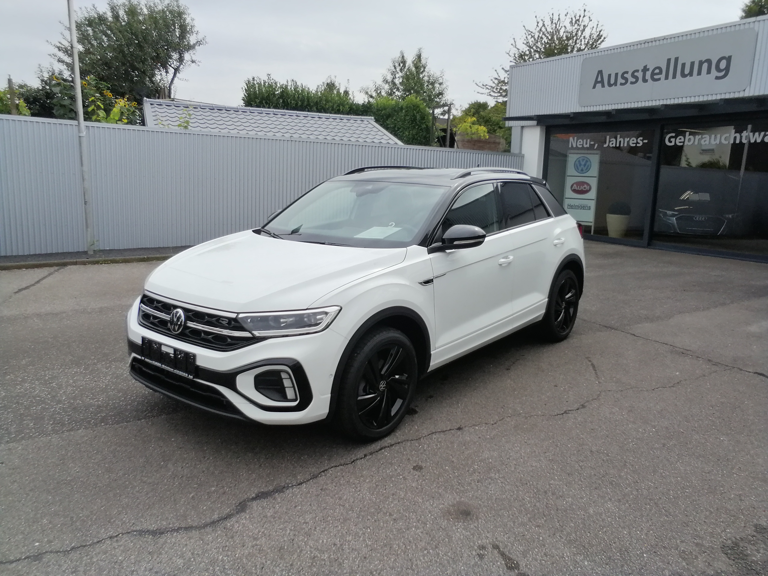 VW T-ROC 1,5 TSI DSG R-Line LED PANO NAVI ACC KAM Easy Open