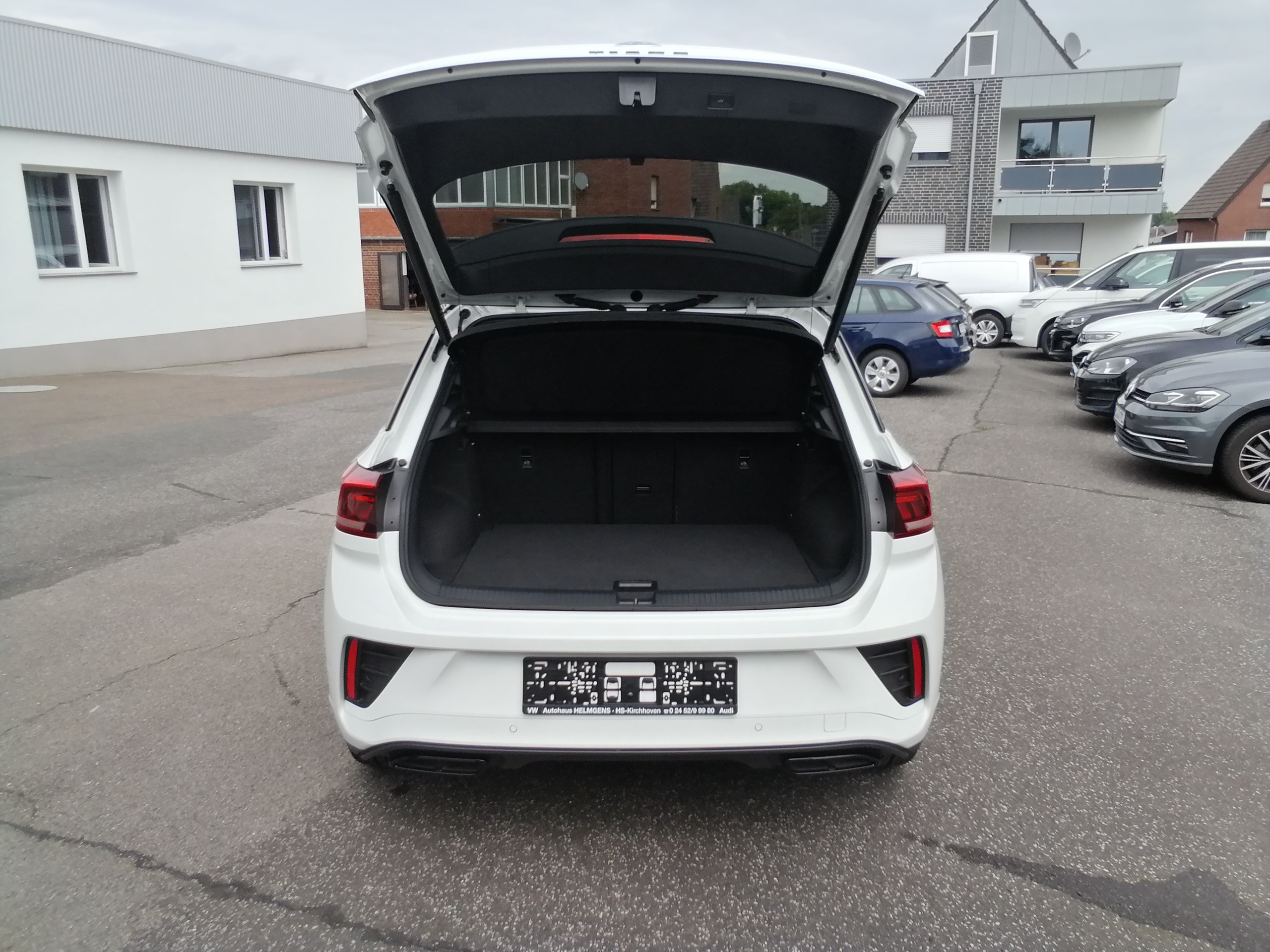 VW T-ROC 1,5 TSI DSG R-Line LED PANO NAVI ACC KAM Easy Open