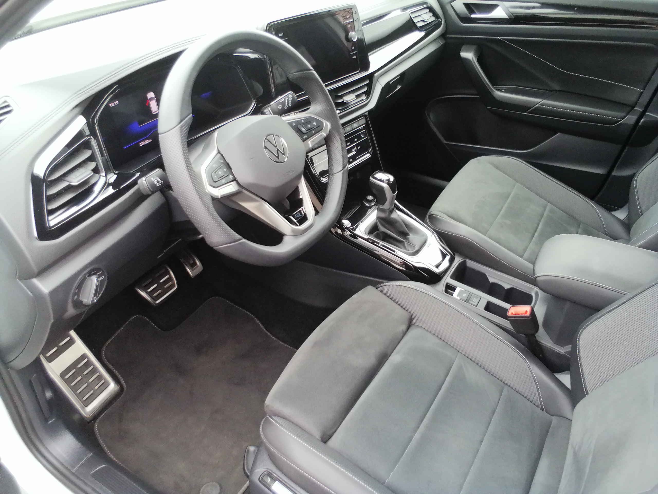 VW T-ROC 1,5 TSI DSG R-Line LED PANO NAVI ACC KAM Easy Open